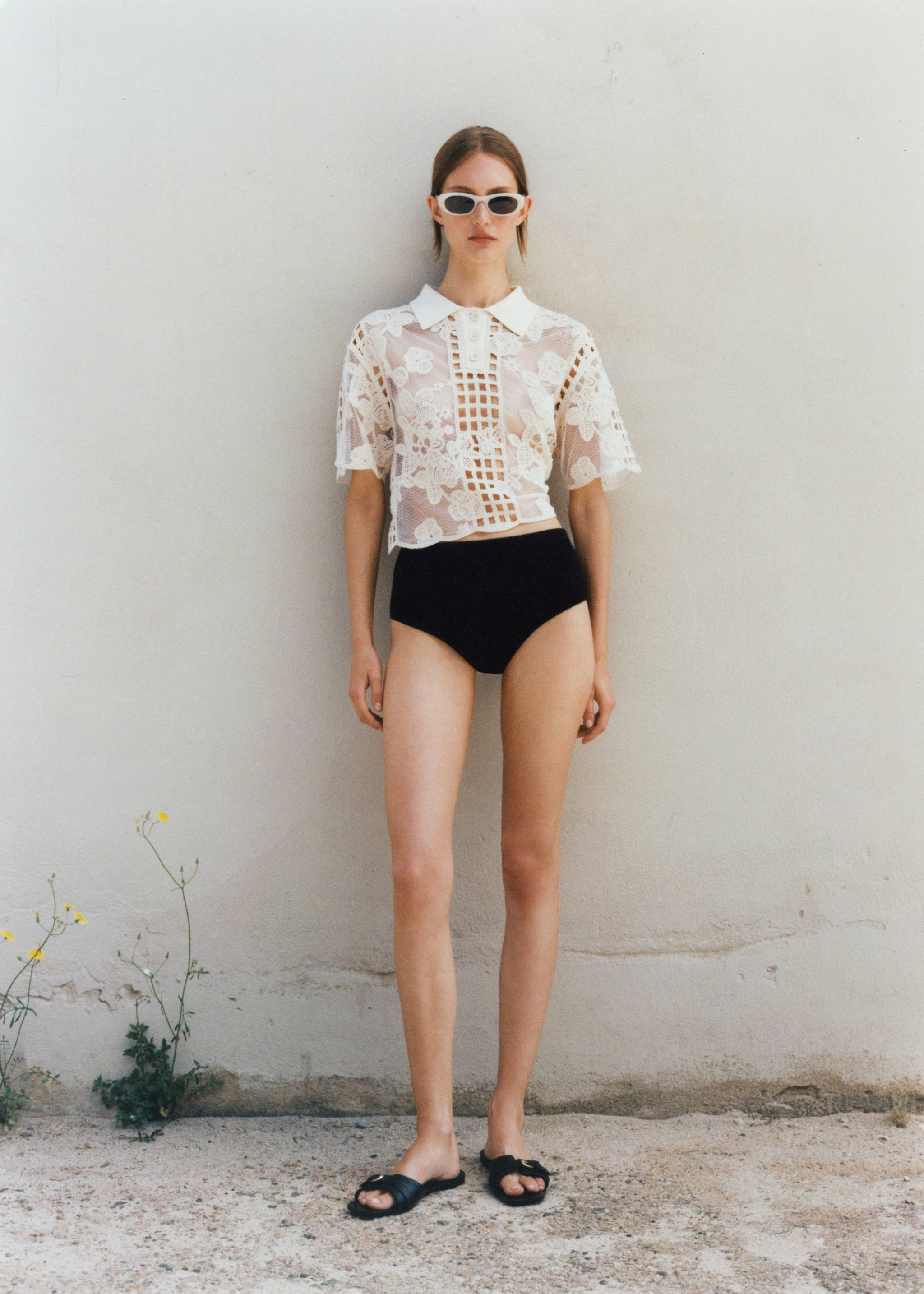 Embroidered blouse with openwork details - Details of the article 6