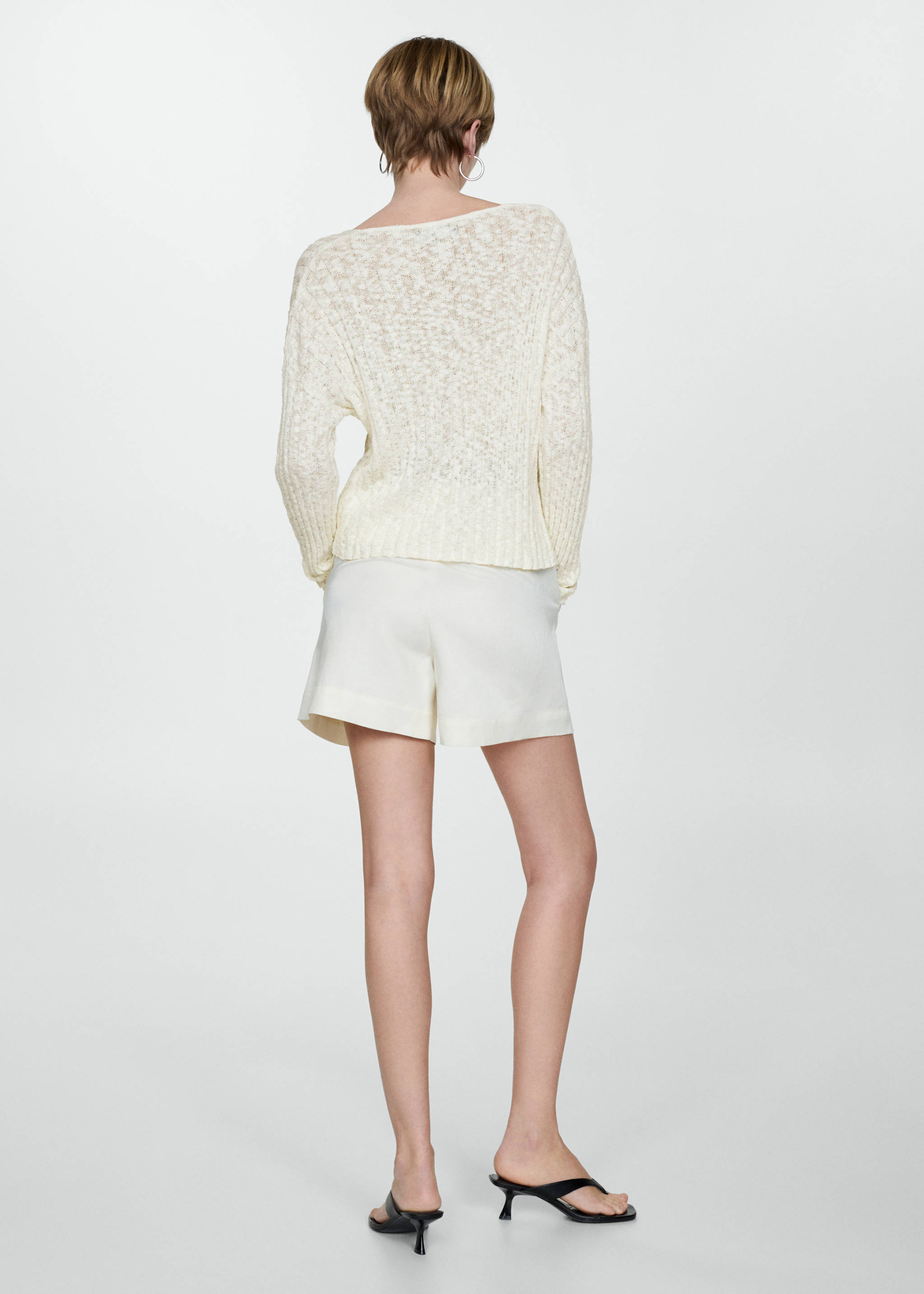 Long-sleeved fine-knit sweater - Reverse of the article