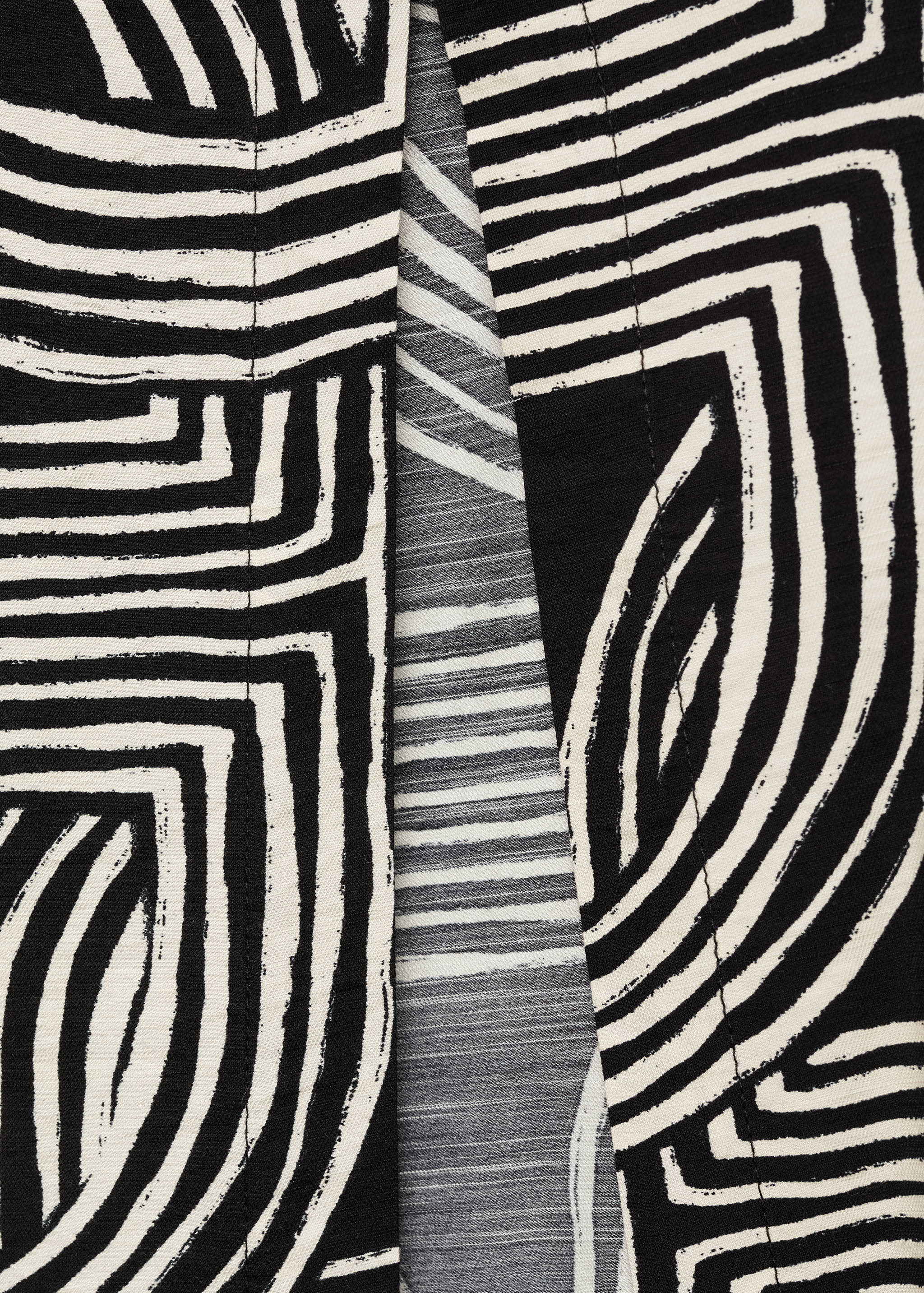 Printed skirt with slit - Details of the article 0