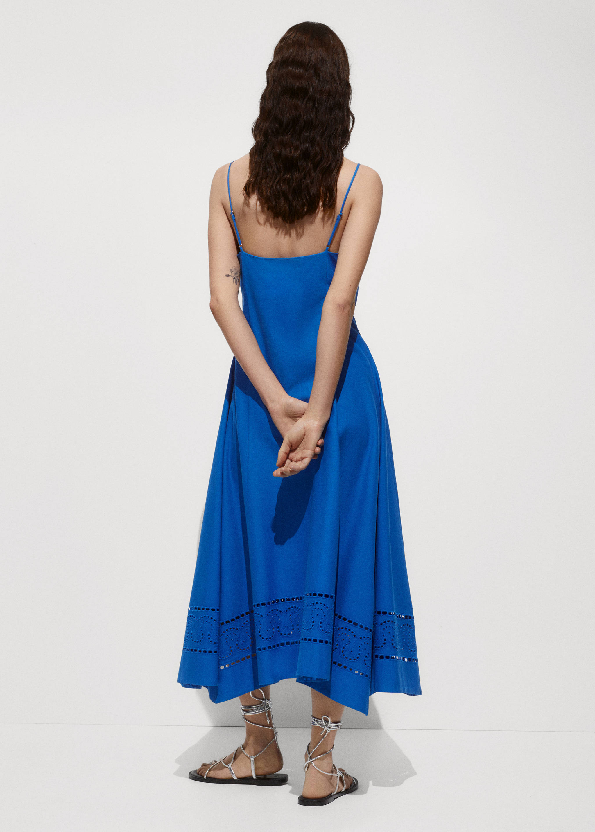 Embroidered dress with turn-down neckline - Reverse of the article