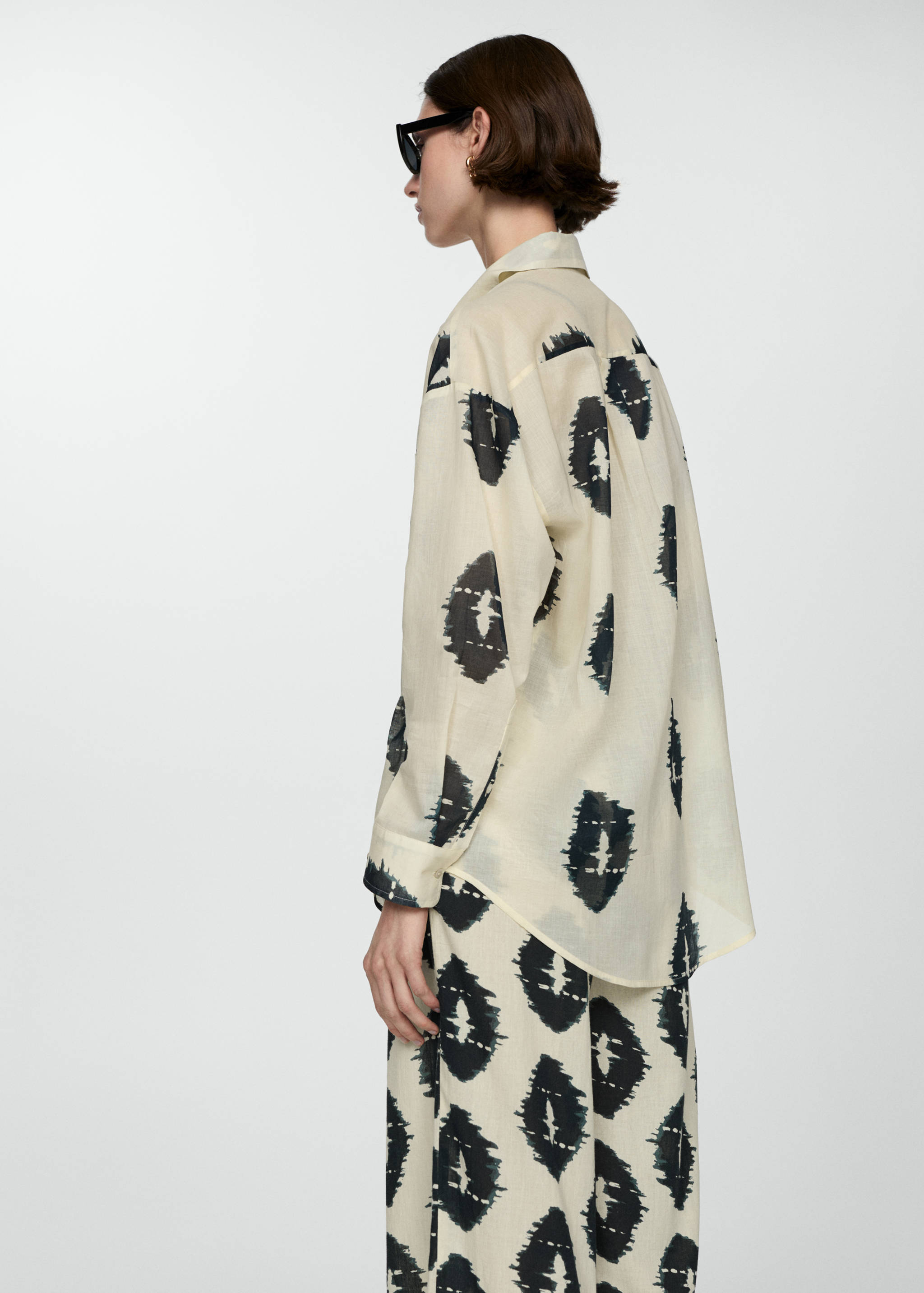 Semi-transparent printed shirt - Reverse of the article