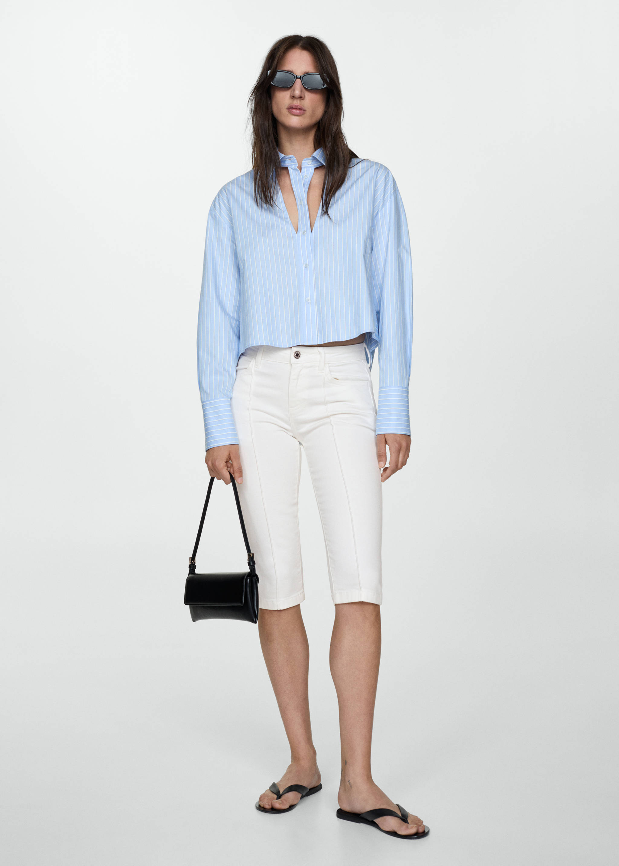 Slim capri jeans with decorative stitching - General plane