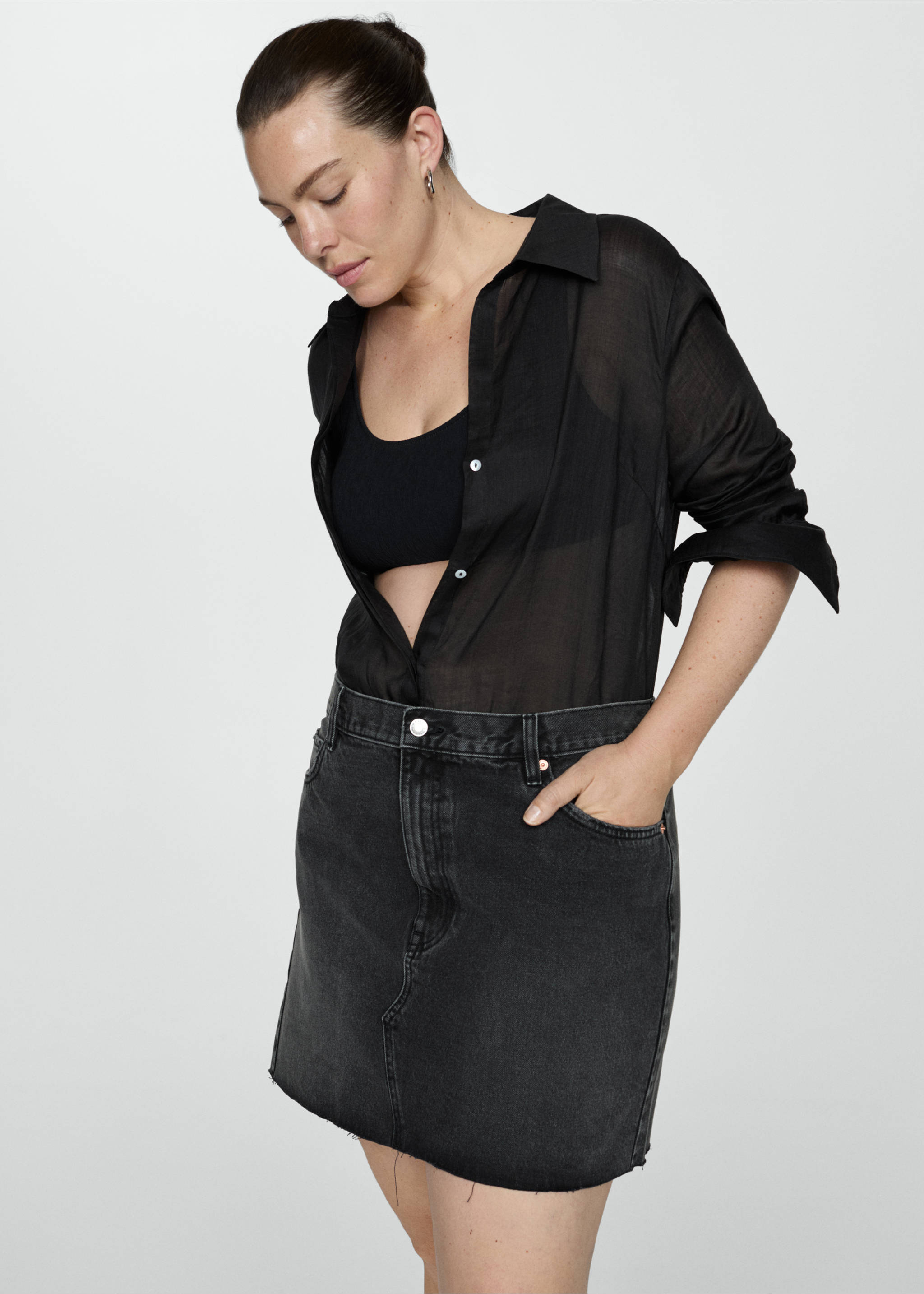 Minijupe jean ourlet effiloché - Détail de l'article 5, Black denim. Ref: 77040365-00.