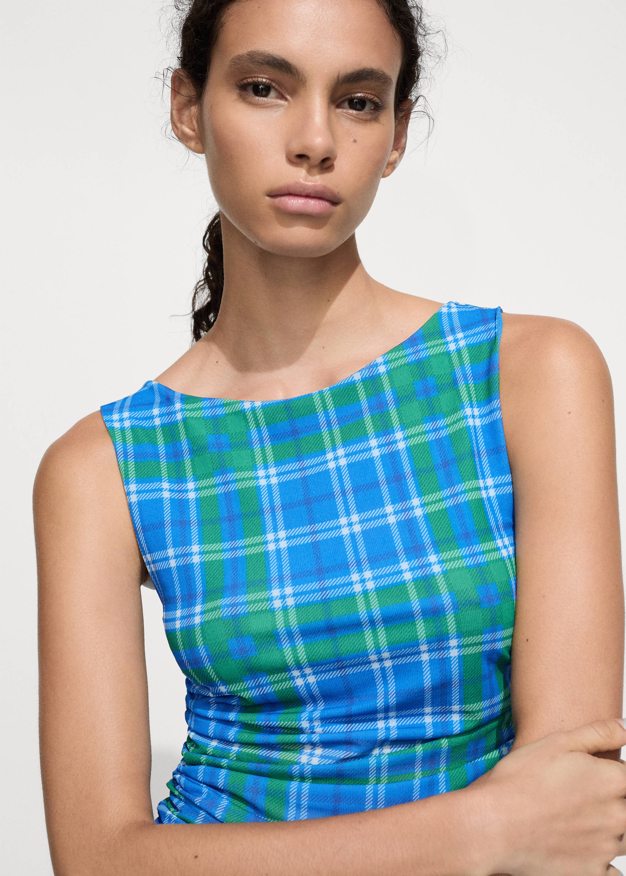 Top imprimé drapé - Plan moyen