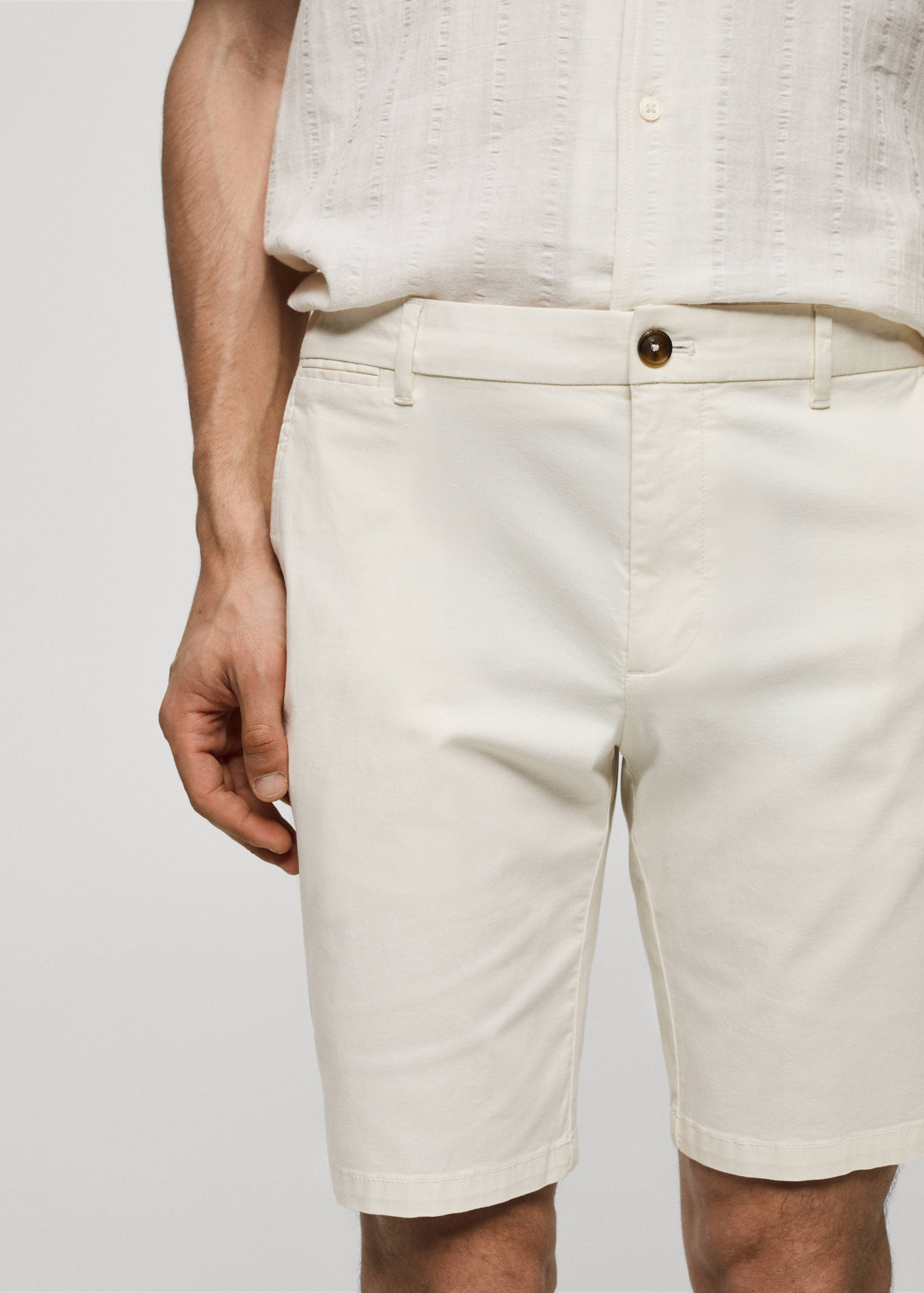 Slim-fit chino cotton bermuda shorts - Details of the article 1