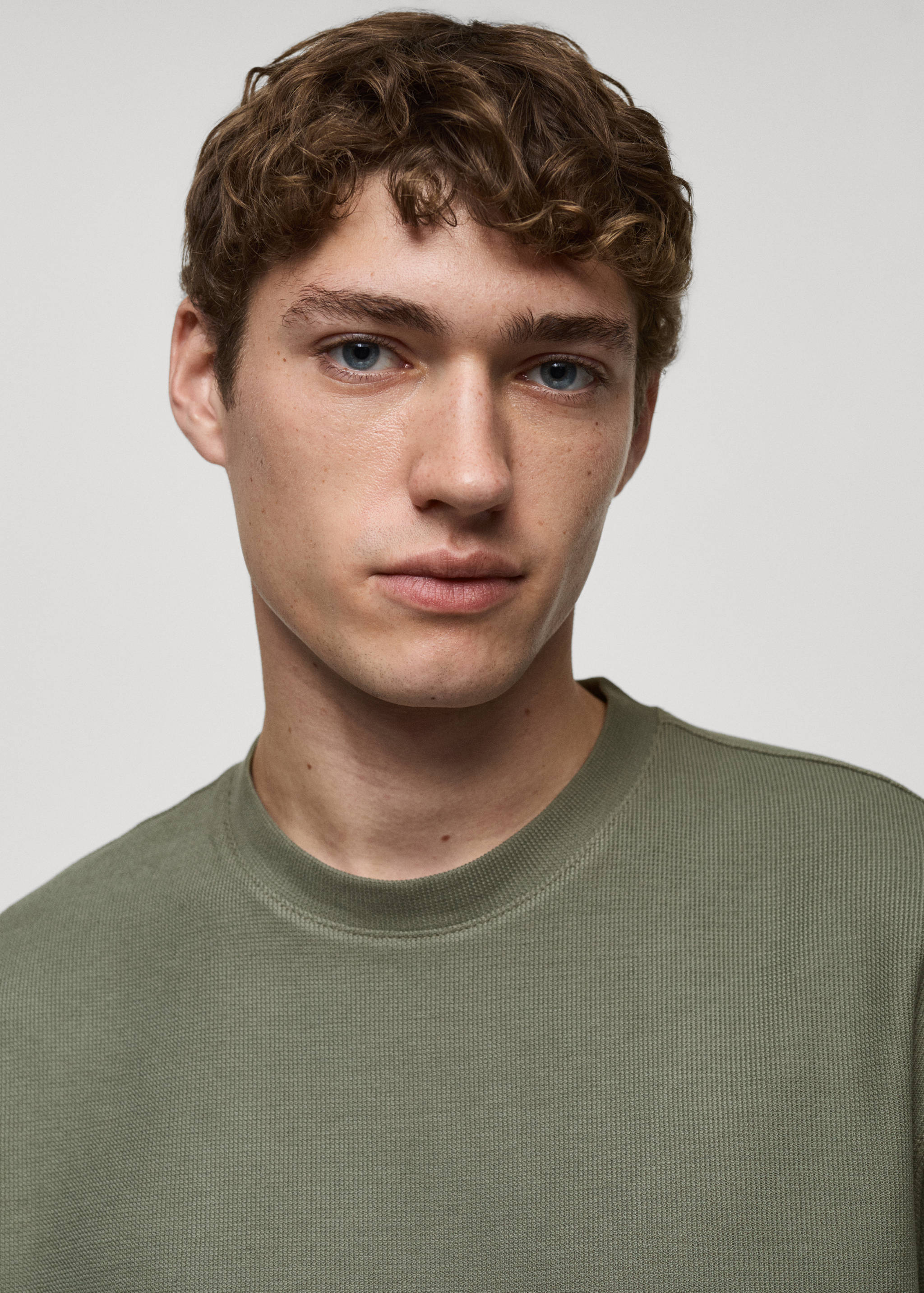 T-shirt with regular-fit structure - Details of the article 1