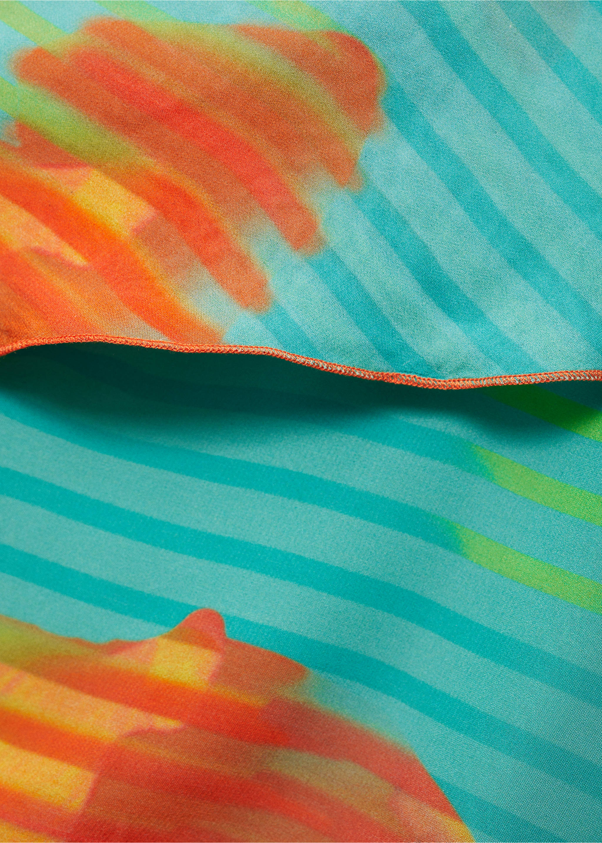 Printed dress with turn-down neckline - Details of the article 8, Green. Ref: 77040628-00.