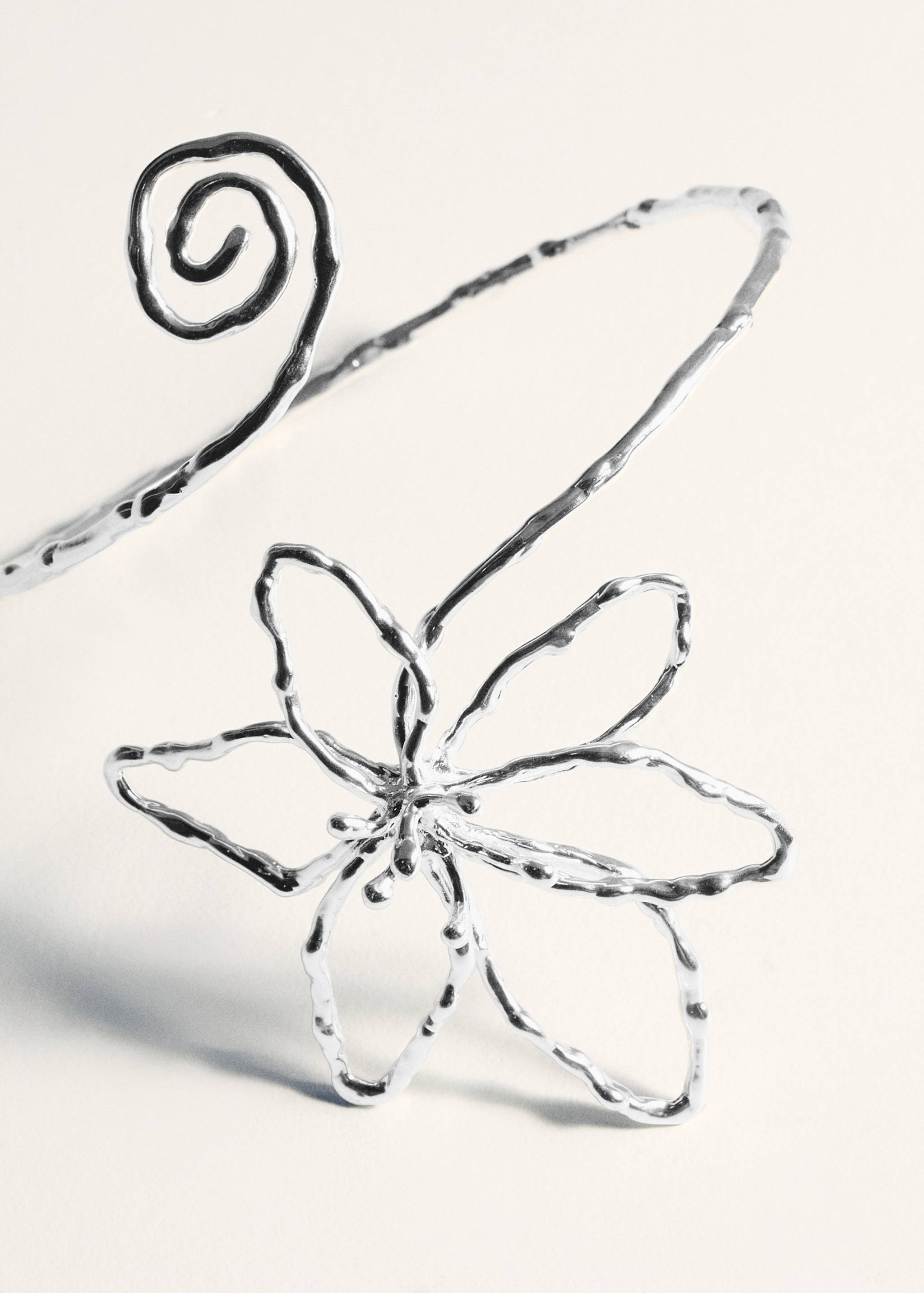 Irregular flower bracelet - Details of the article 5