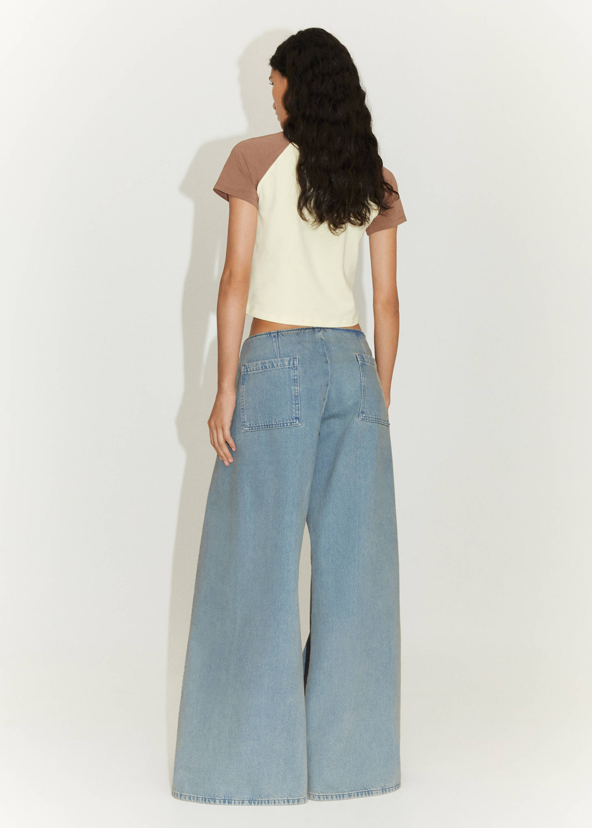 Wide leg jeans with seams and snap buttons - Reverse of the article