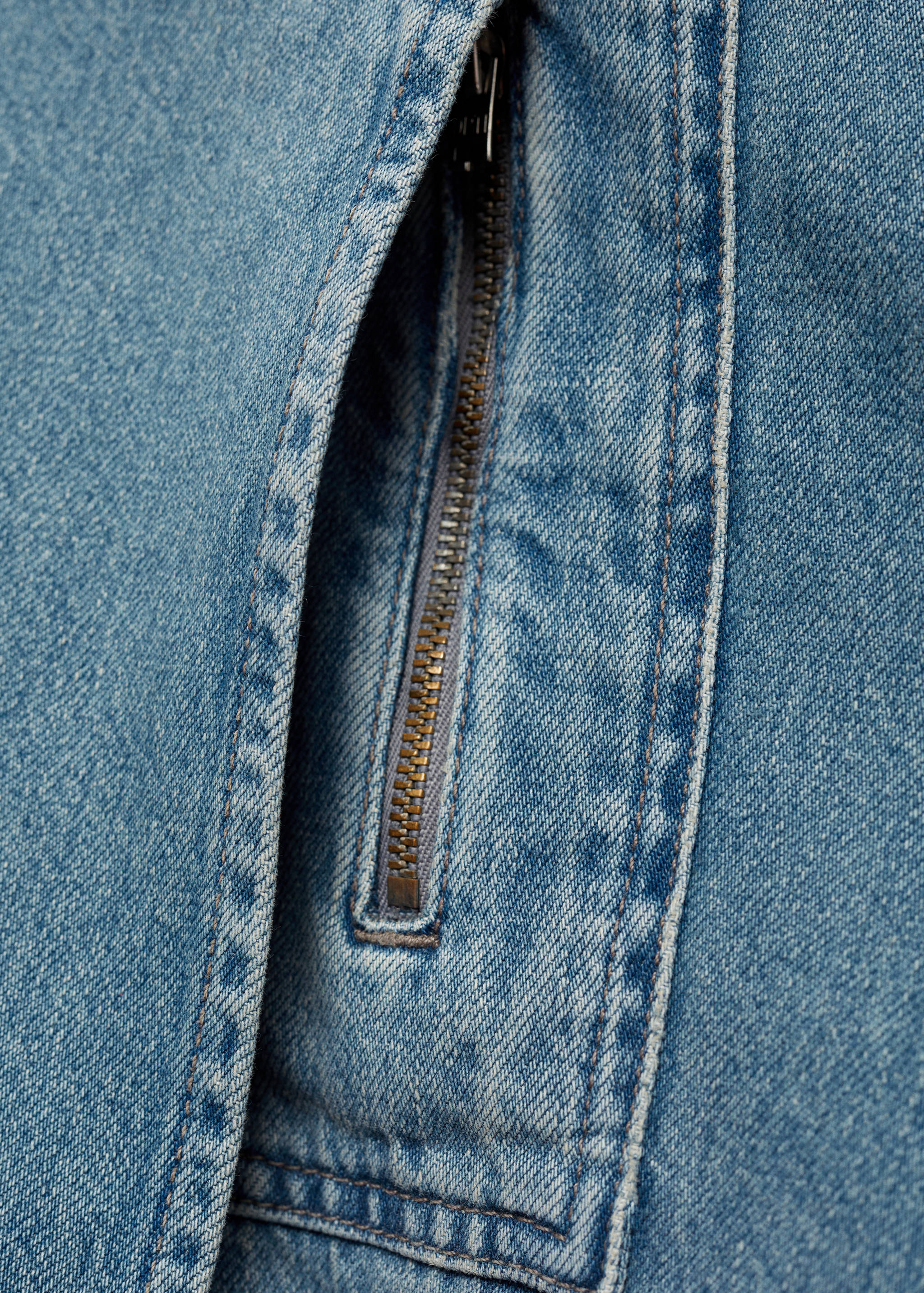 Wide leg jeans with seams and snap buttons - Details of the article 0