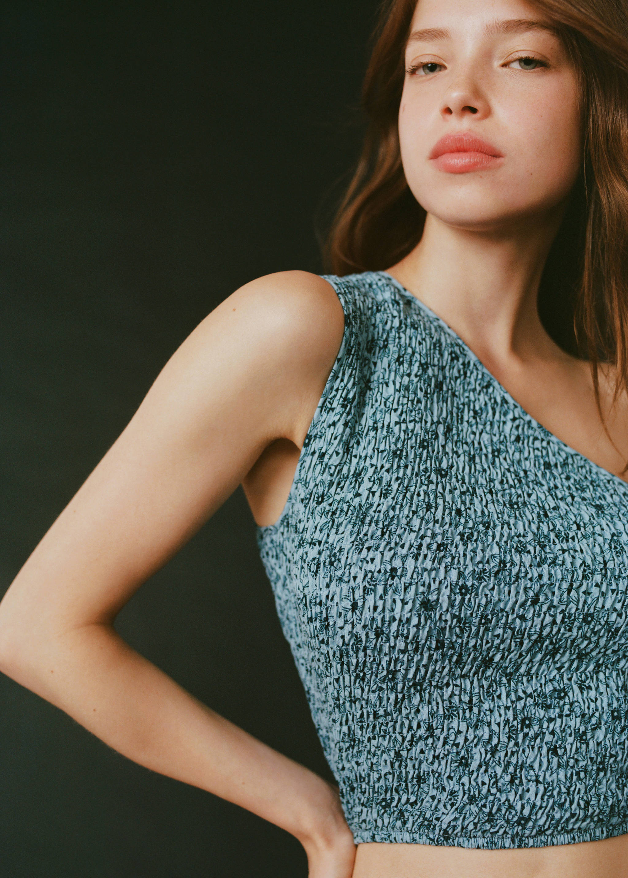 Asymmetric printed top - Details of the article 5