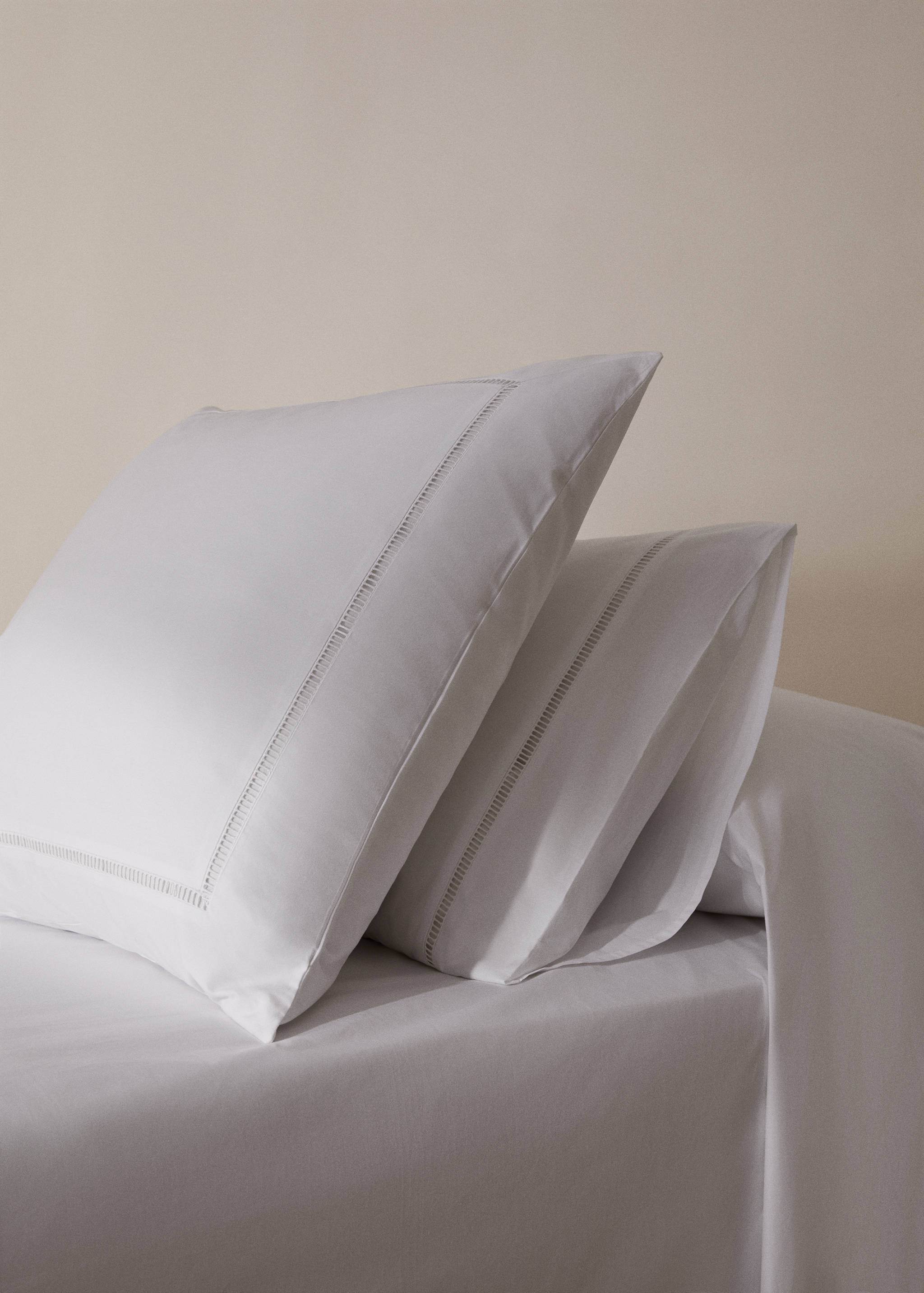 Hemstitch detail pillowcase 60x60cm - General plane