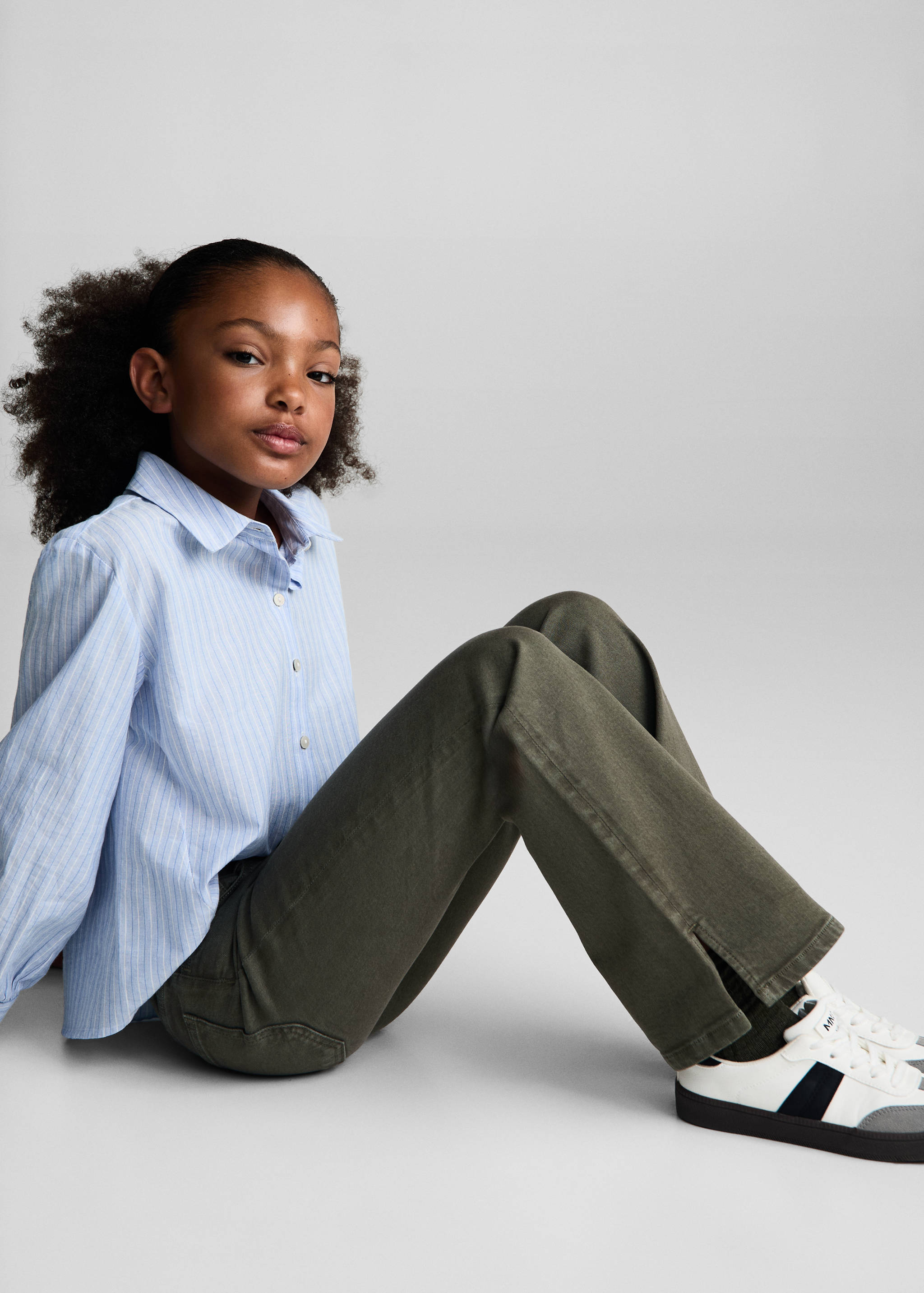 Flared jeans with slits - Details of the article 1