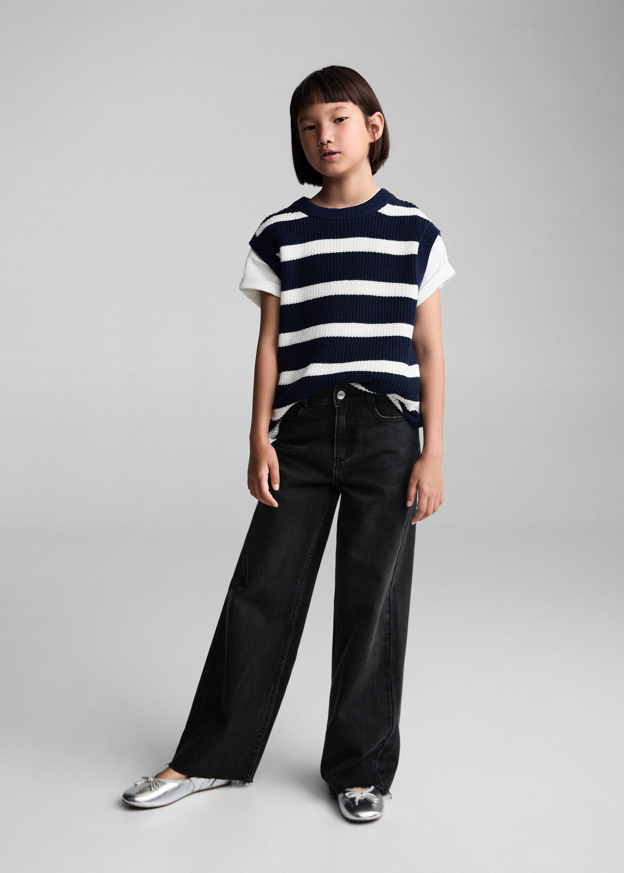 Wideleg low frayed hem jeans - General plane