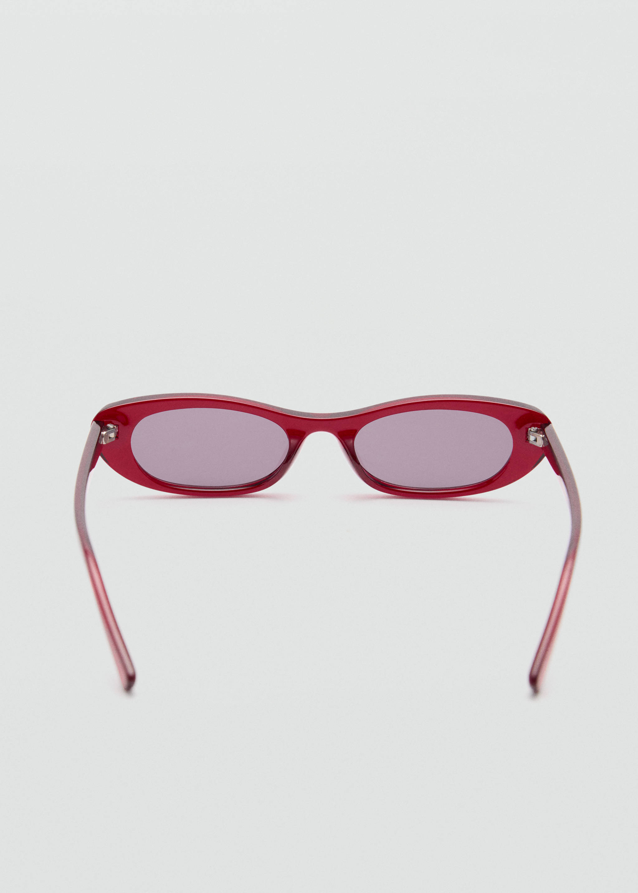 Солнцезащитные очки в овальной оправе - Деталь изделия 1