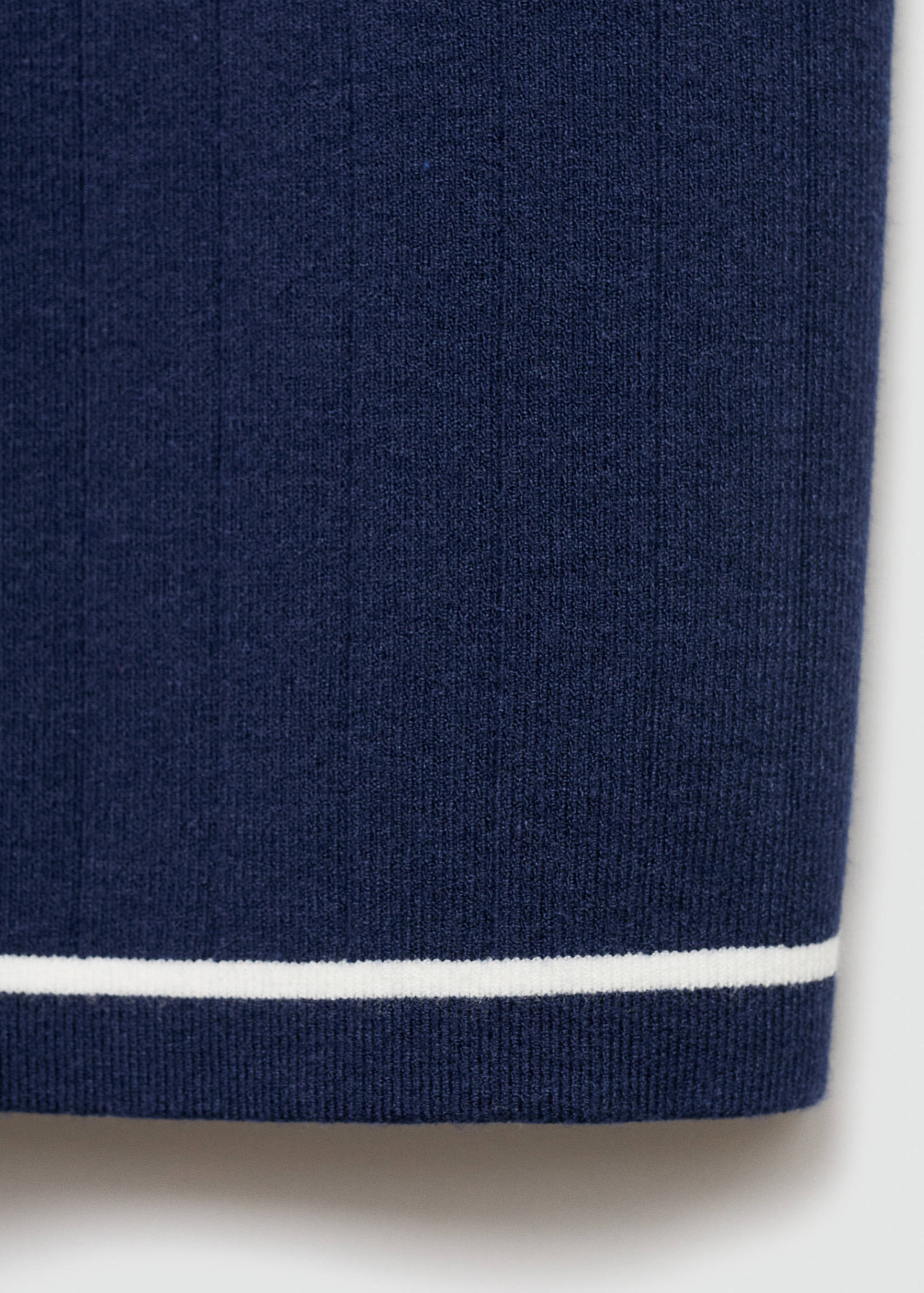 Short dress with contrasting trim - Details of the article 0