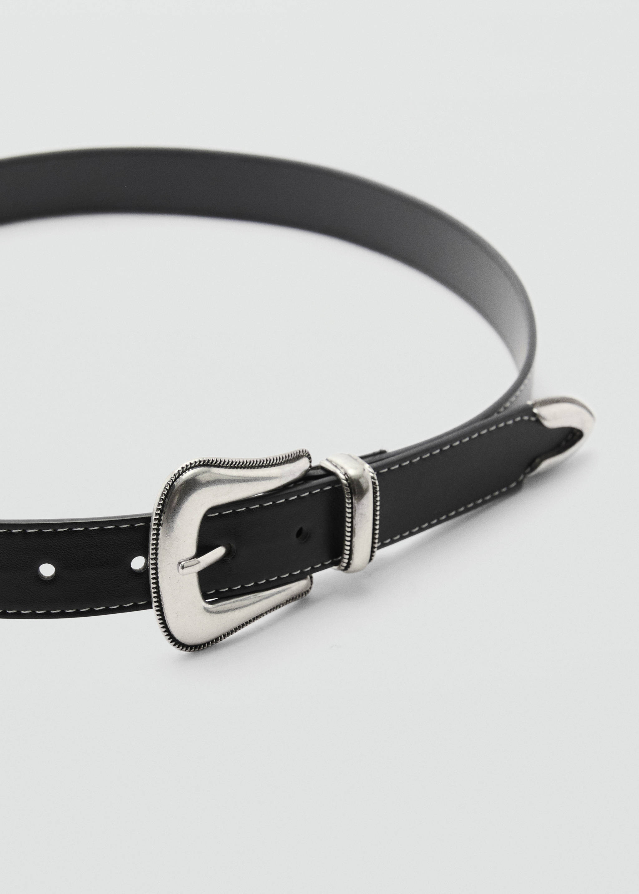 Cinturón estilo cowboy - Plano medio