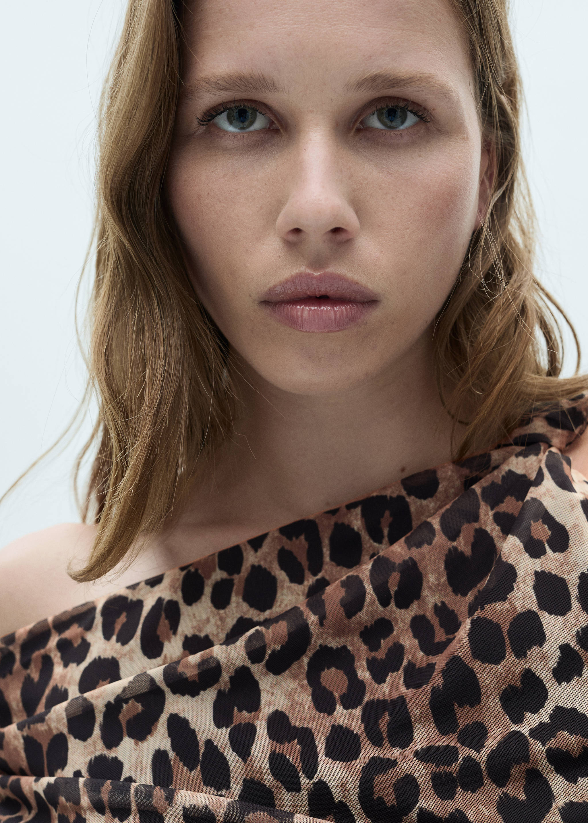 Asymmetrical leopard-print top - Details of the article 1