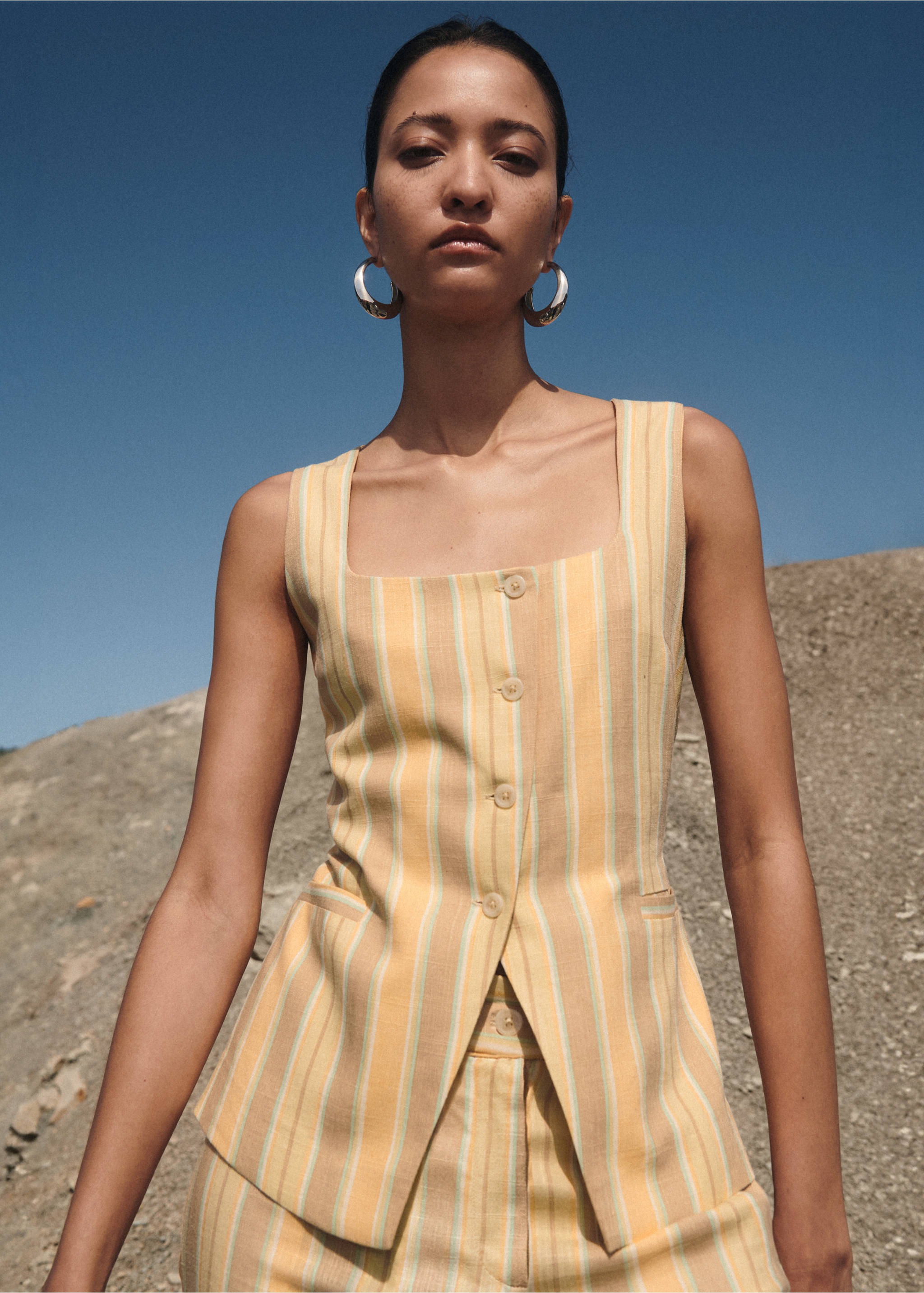 Striped vest with buttons - Details of the article 7, Yellow. Ref: 77043266-00.