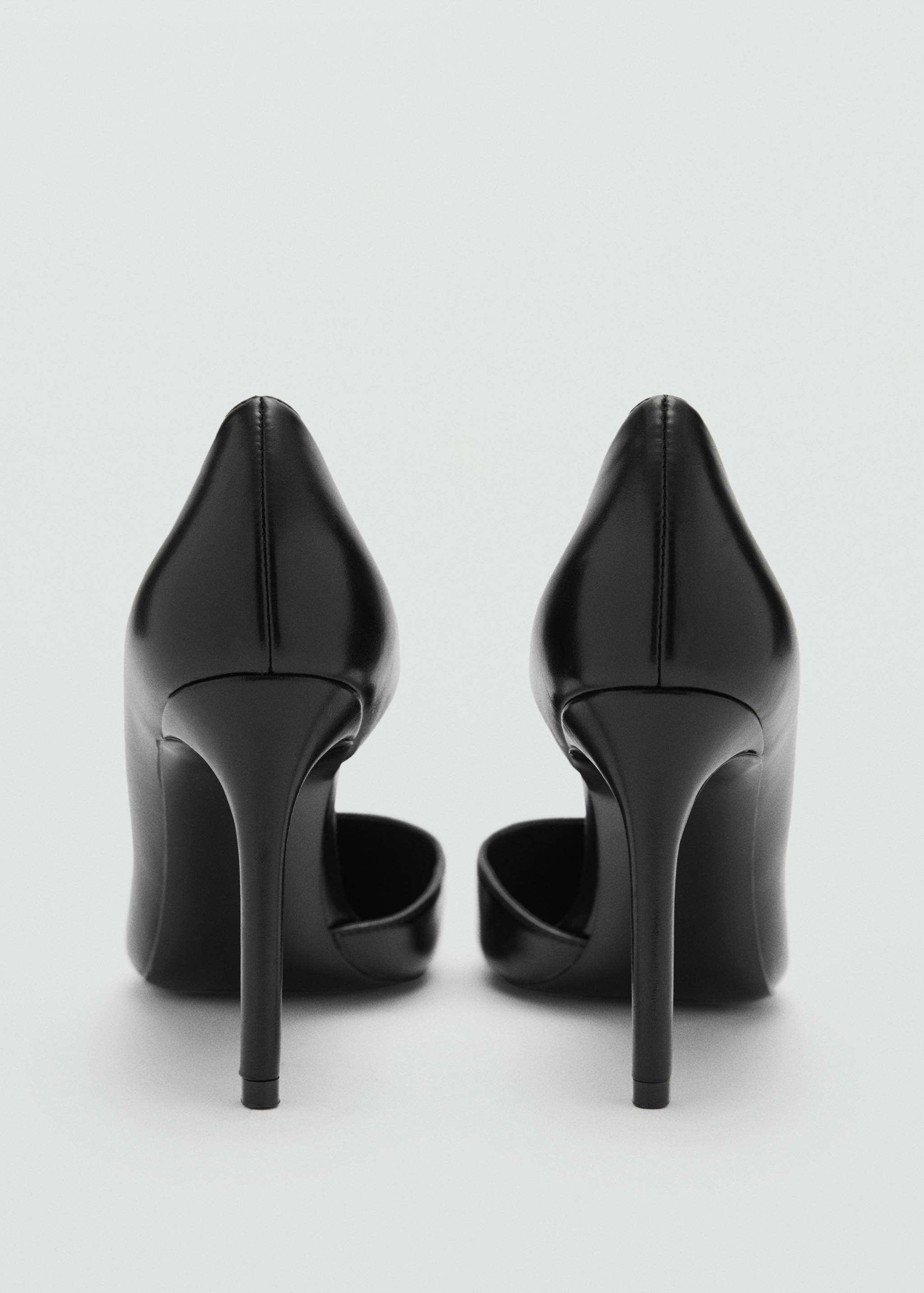 Asymmetrical heeled shoes - Details of the article 1