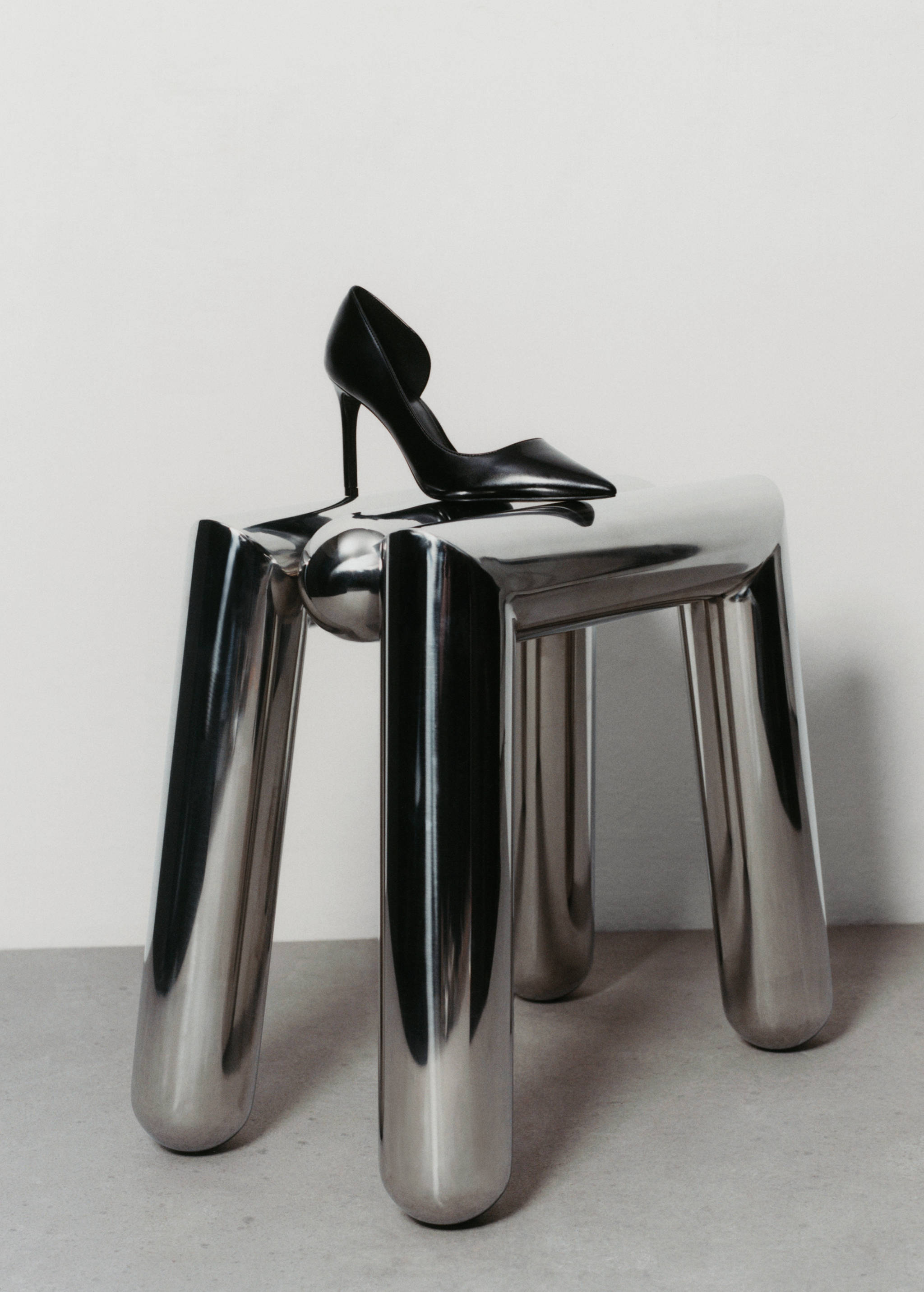 Asymmetrical heeled shoes - Details of the article 9