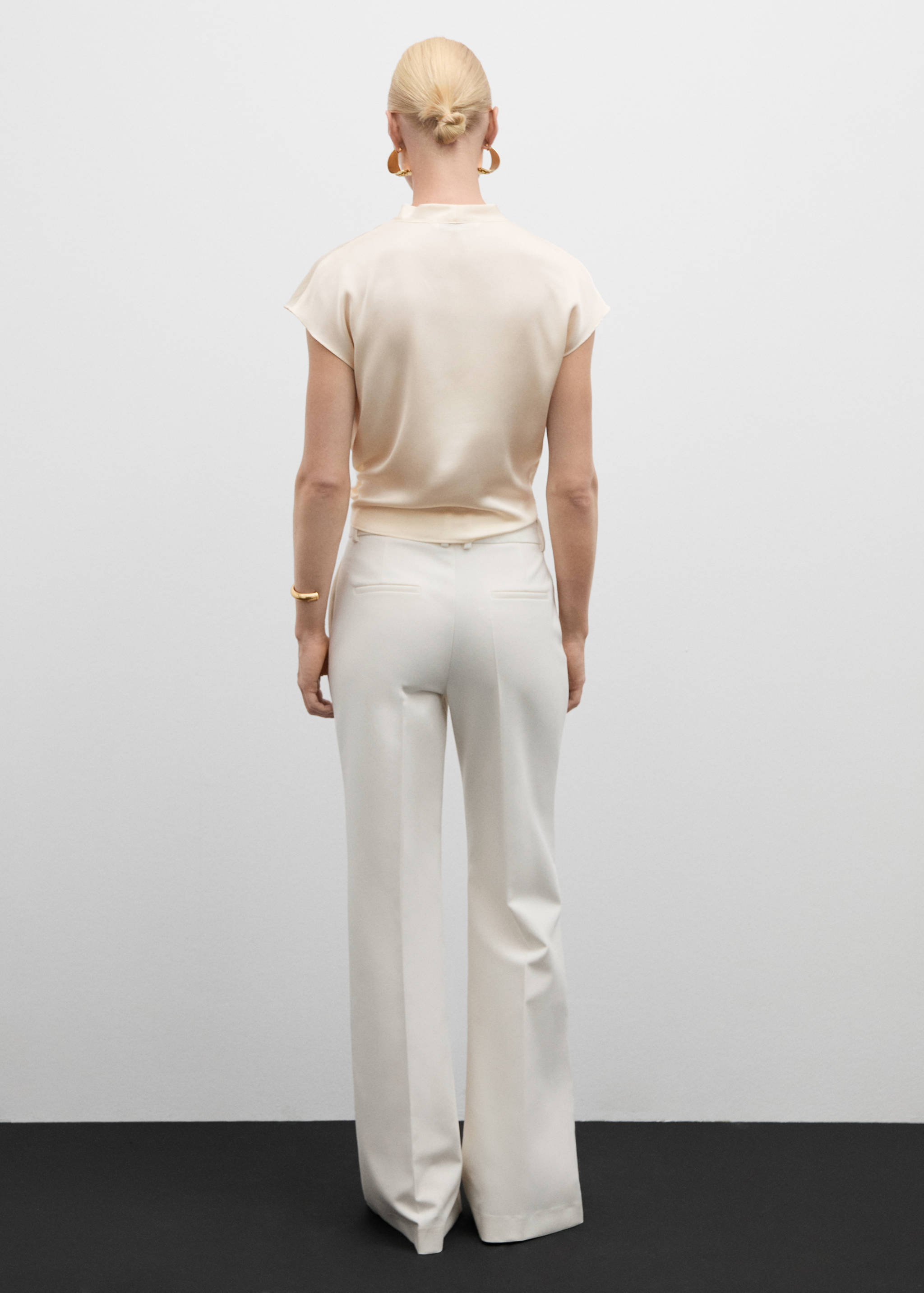 بلوزة كروس بلا أكمام - الجهة الخلفية للمنتج