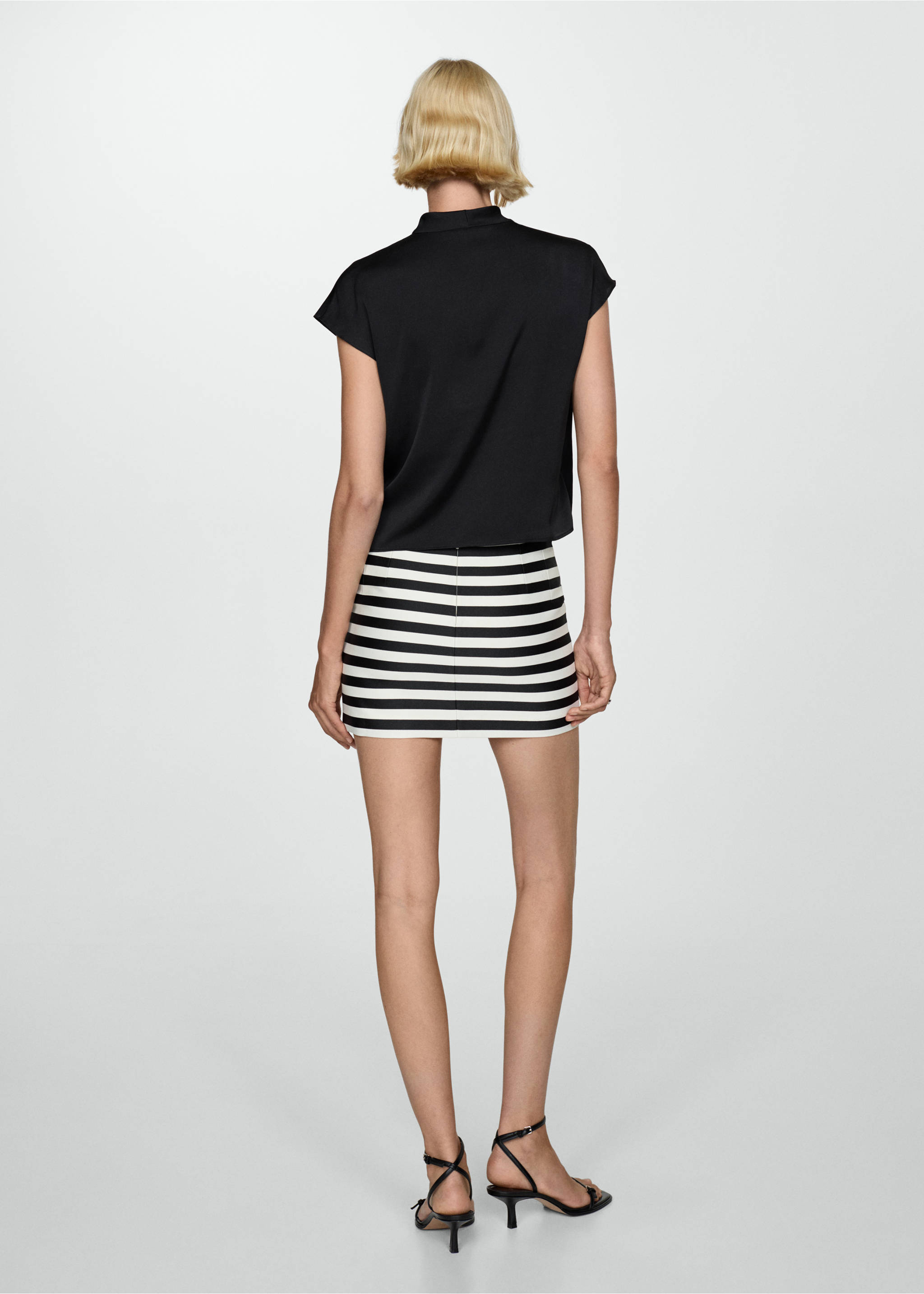 Blusa sin mangas cruzada - Reverso del artículo, Negro. Ref: 77044028-00.