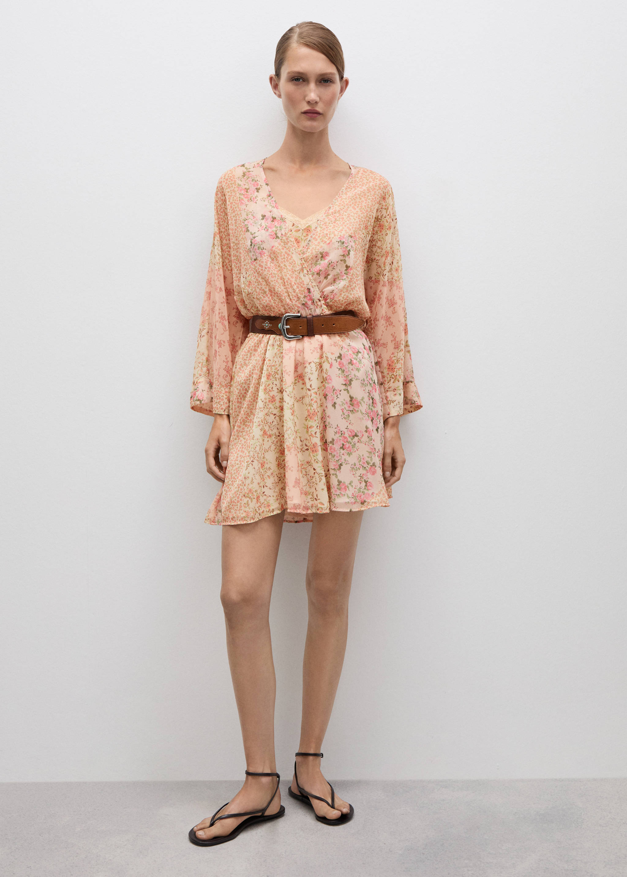 Vestido corto estampado floral - Plano general