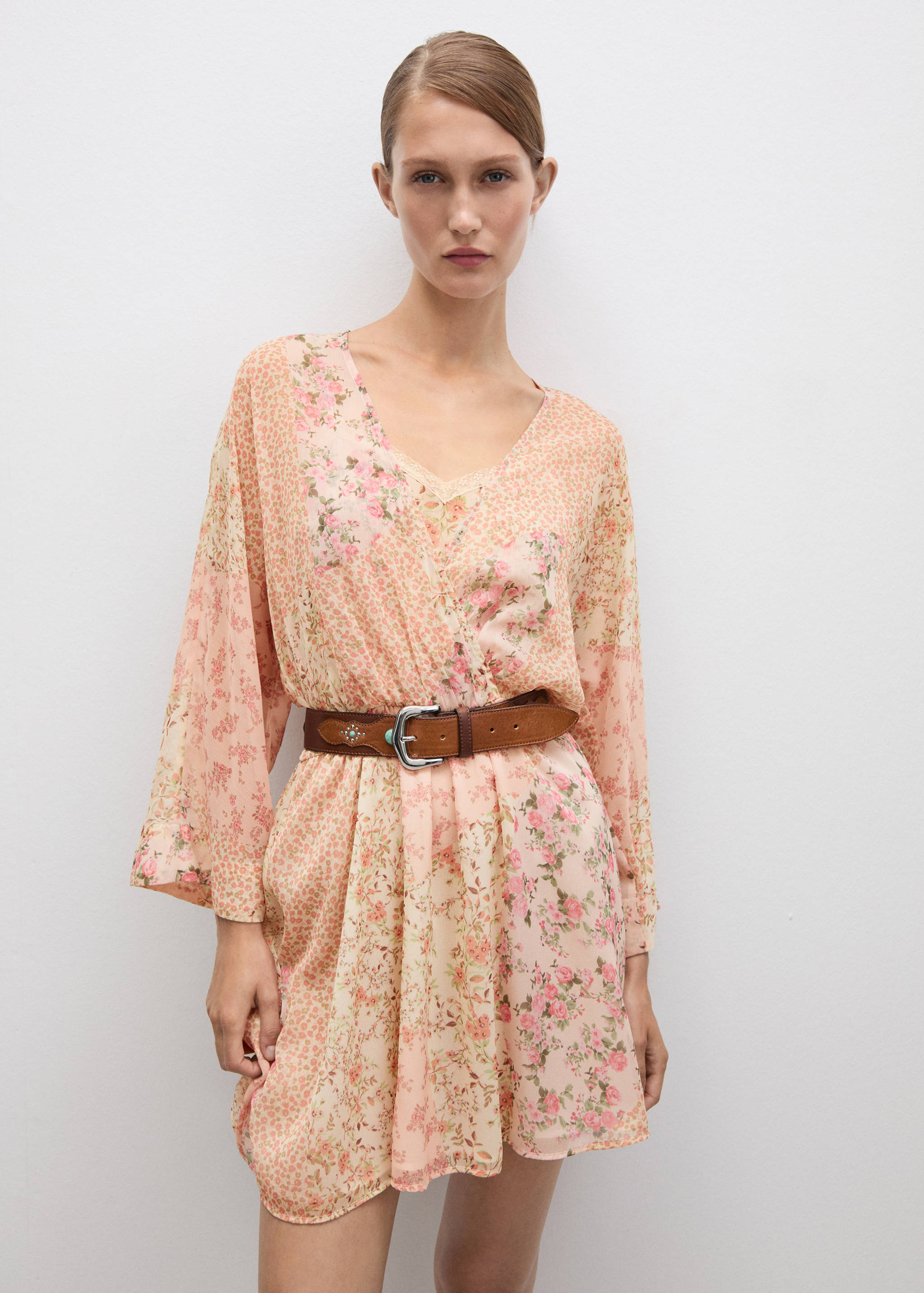 Vestido corto estampado floral - Plano medio