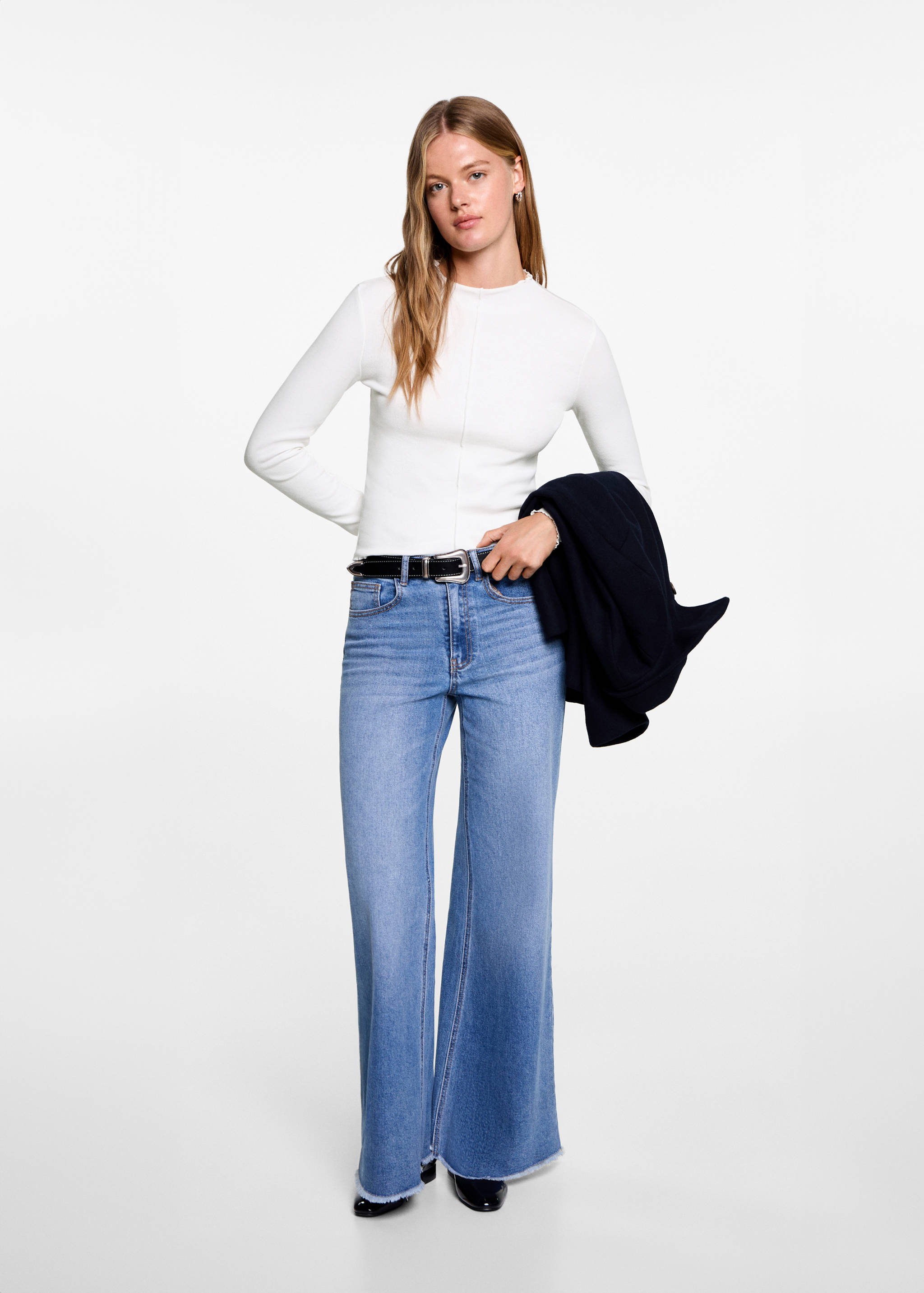 Long-sleeved t-shirt with decorative seams - General plane