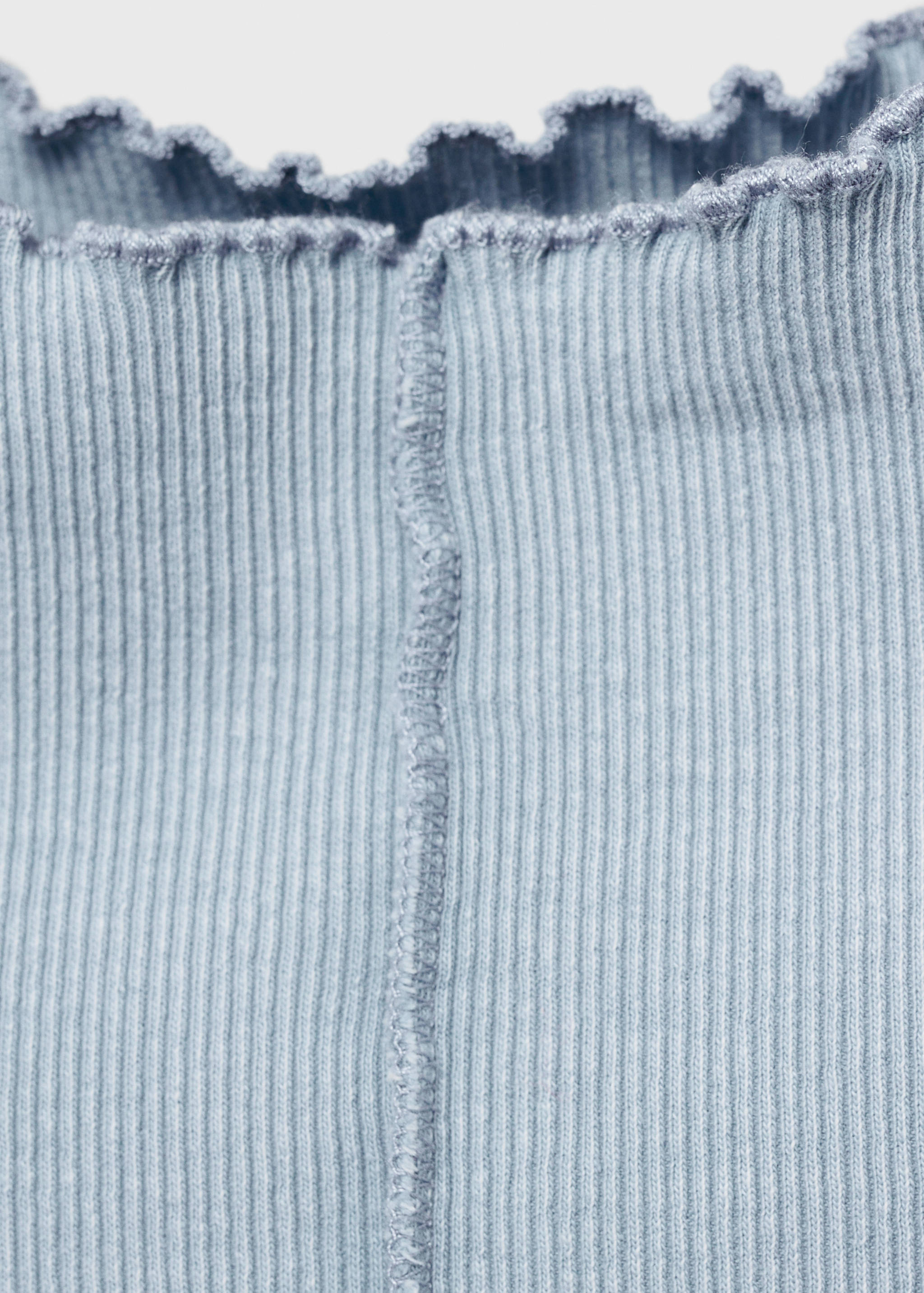 Long-sleeved t-shirt with decorative seams - Details of the article 8