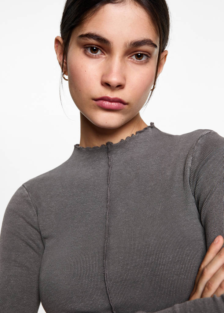 Long-sleeved t-shirt with decorative seams — Charcoal