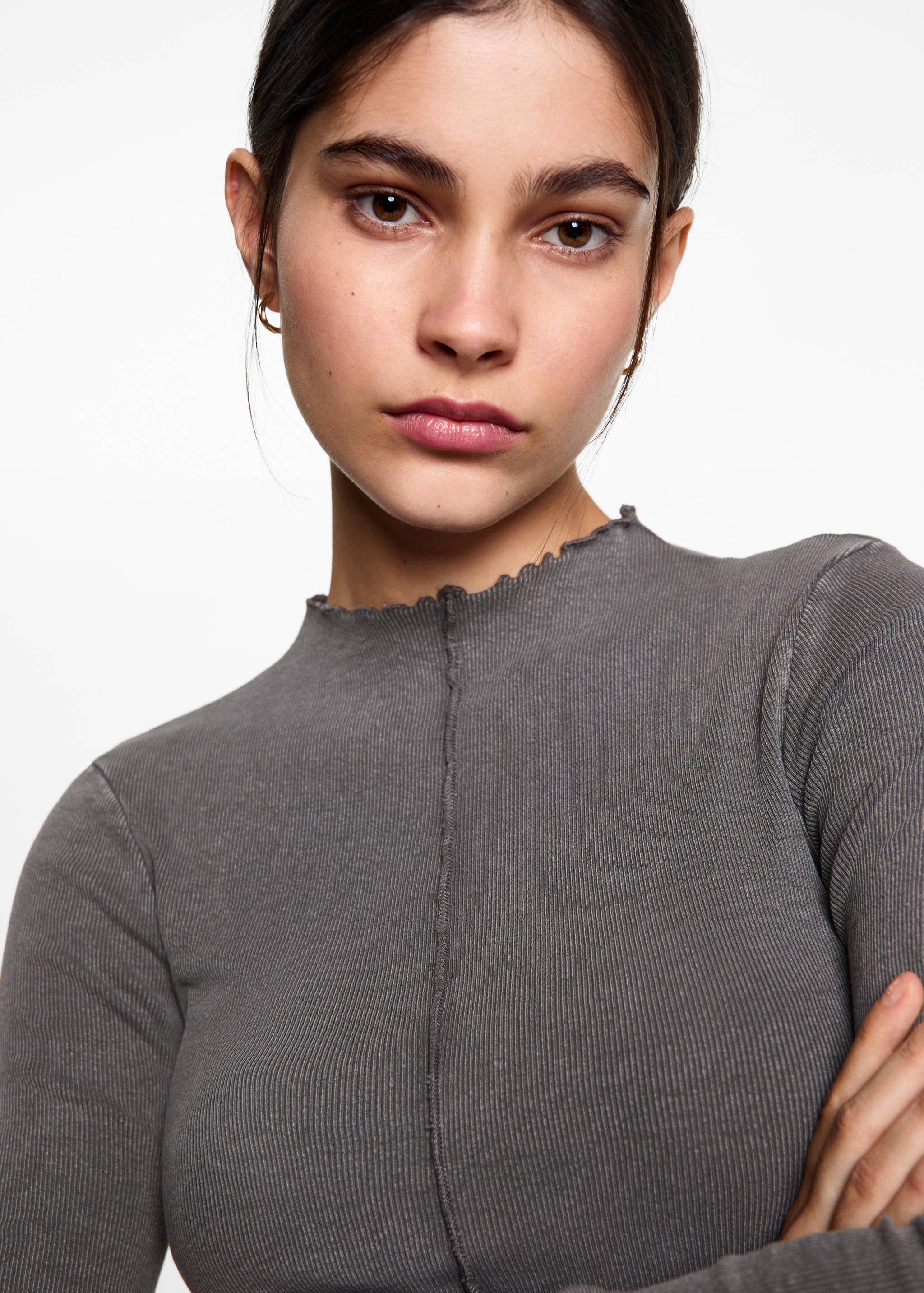 Long-sleeved t-shirt with decorative seams - Details of the article 1