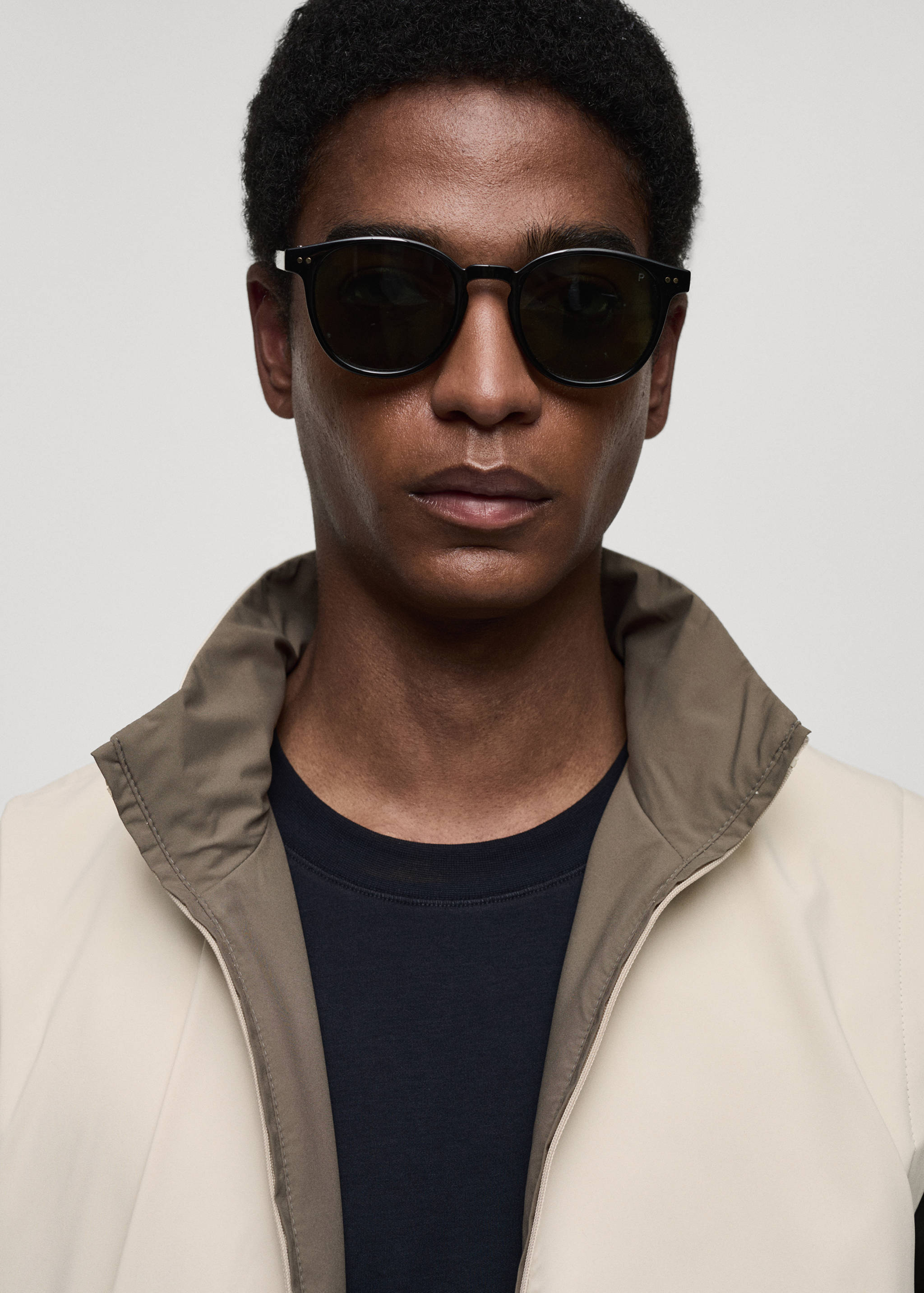 Reversible water-repellent gilet - Details of the article 1