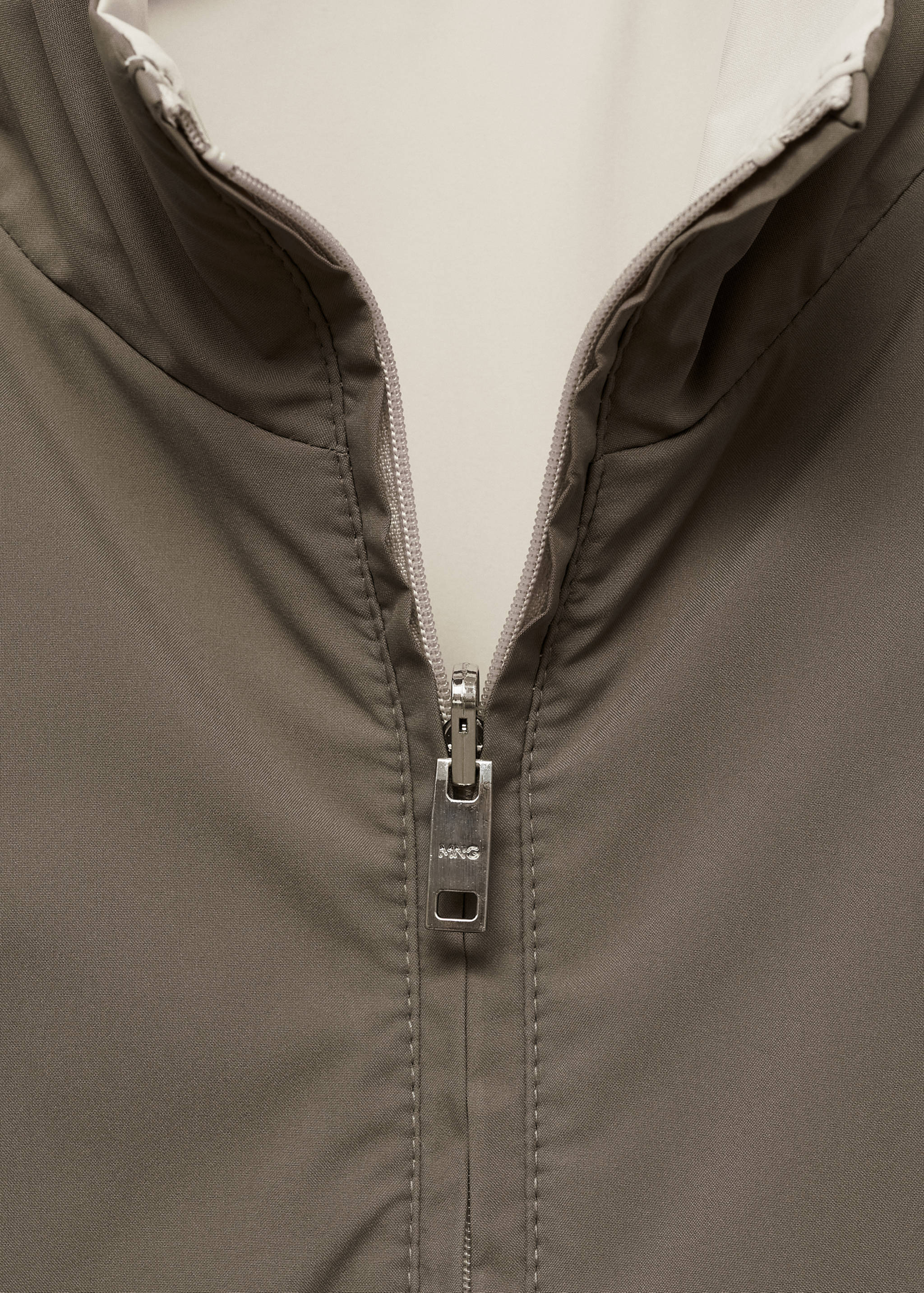 Reversible water-repellent gilet - Details of the article 8