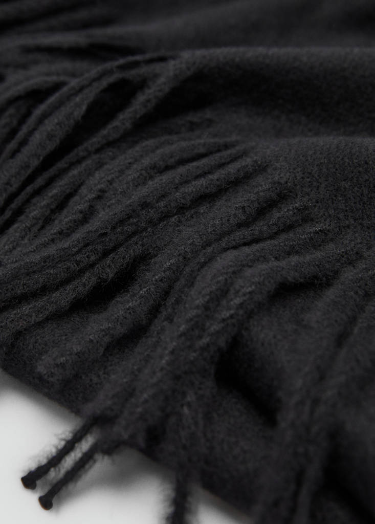 Fringed edge scarf