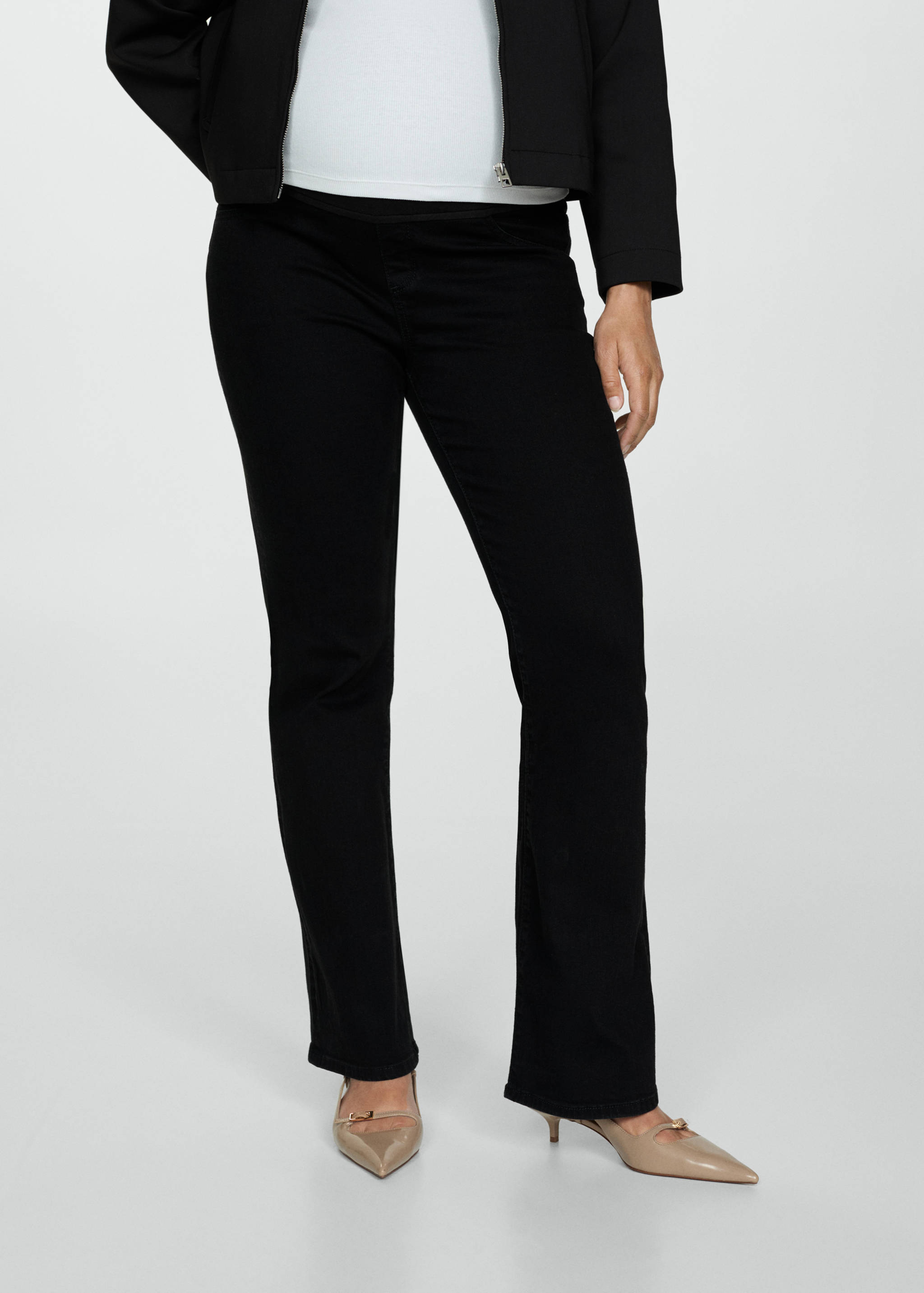 Jeans flare premamá - Plano medio