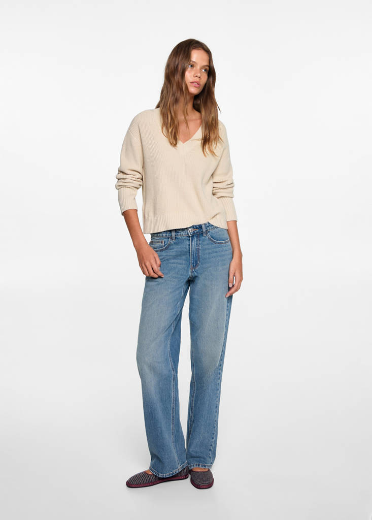 V-neck sweater — Beige