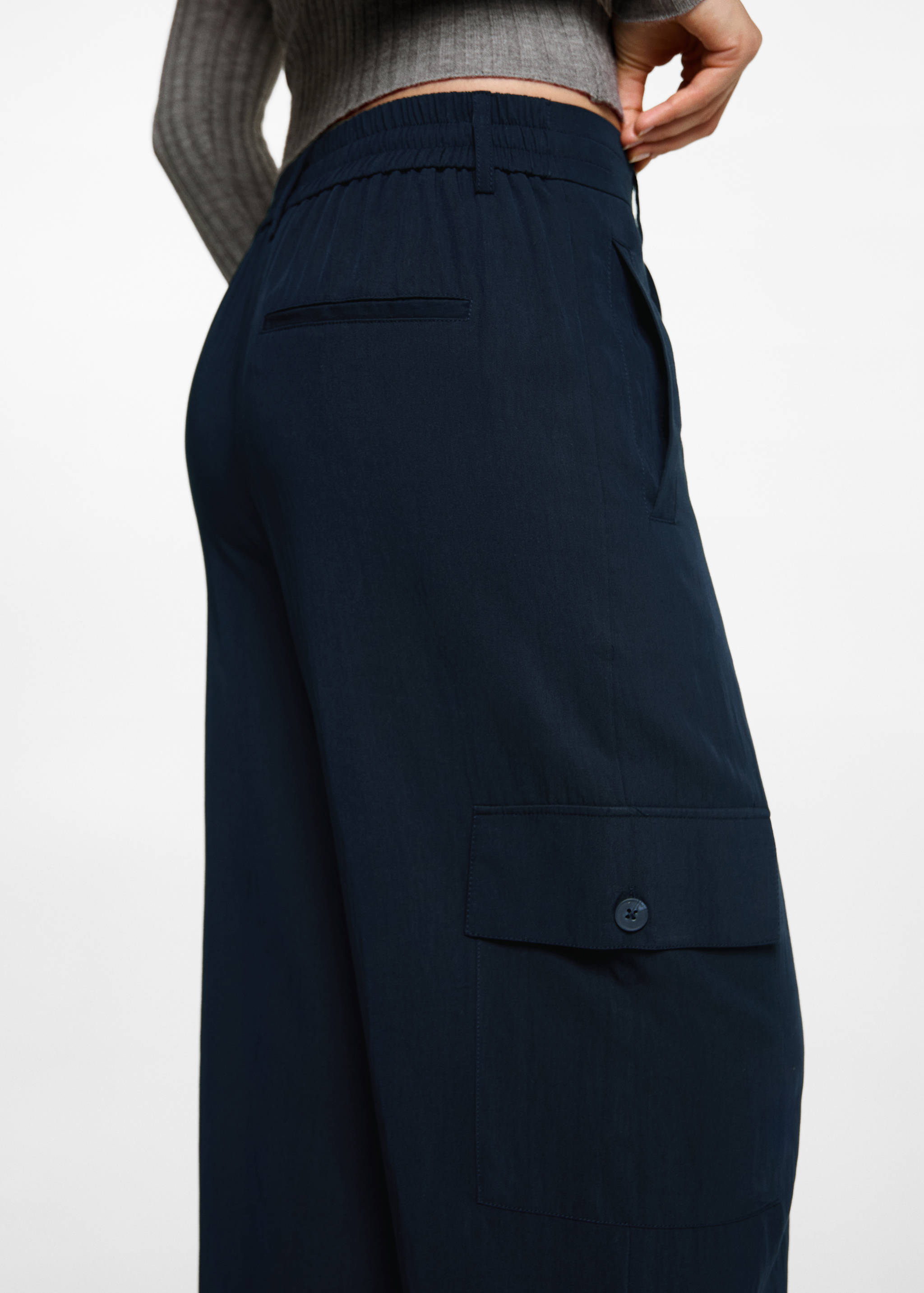 Flowy cargo trousers - Details of the article 2