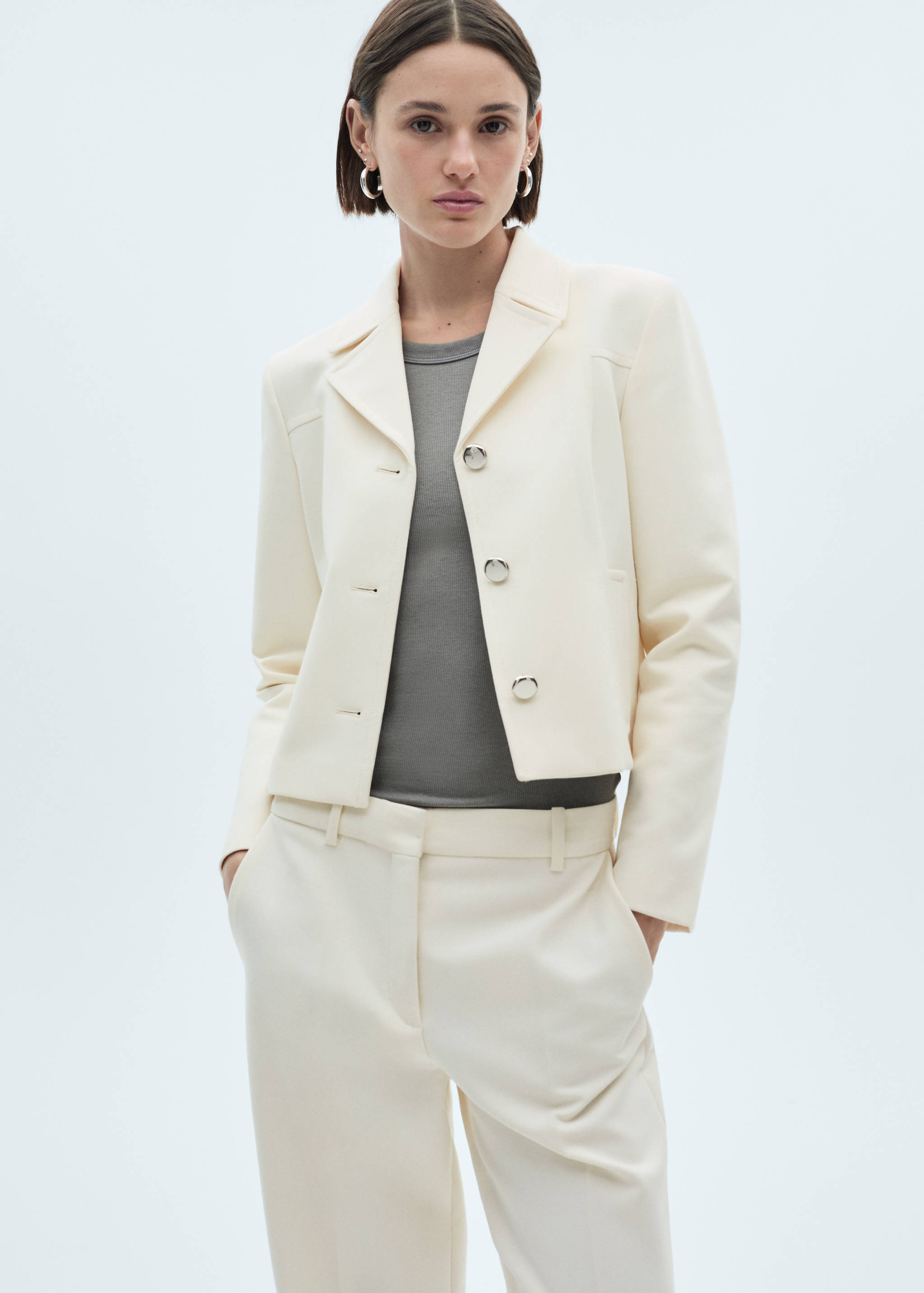 Chaqueta solapas botones metálicos - Plano medio