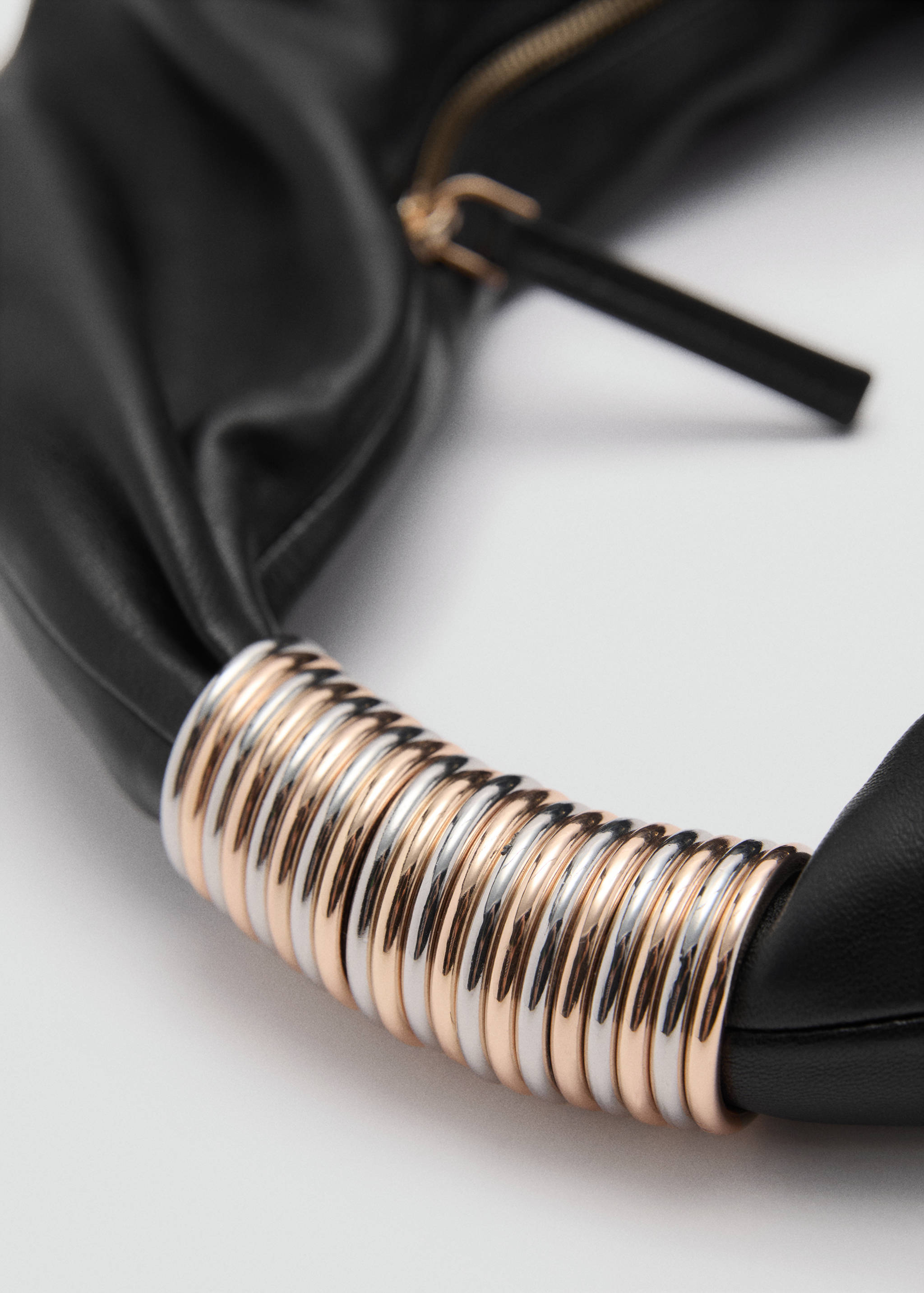 Leather bag with metallic detail - Details of the article 1