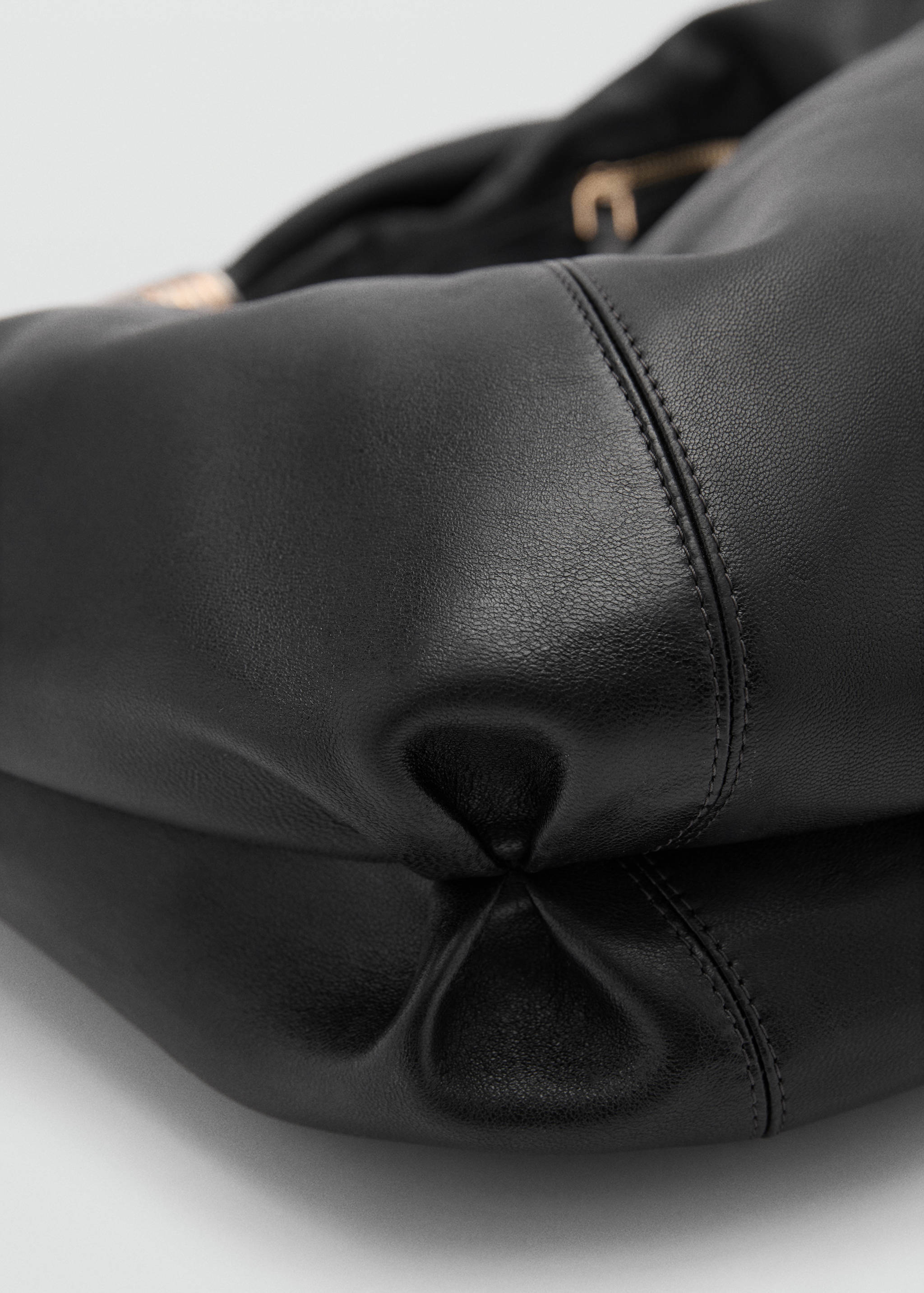 Leather bag with metallic detail - Details of the article 3