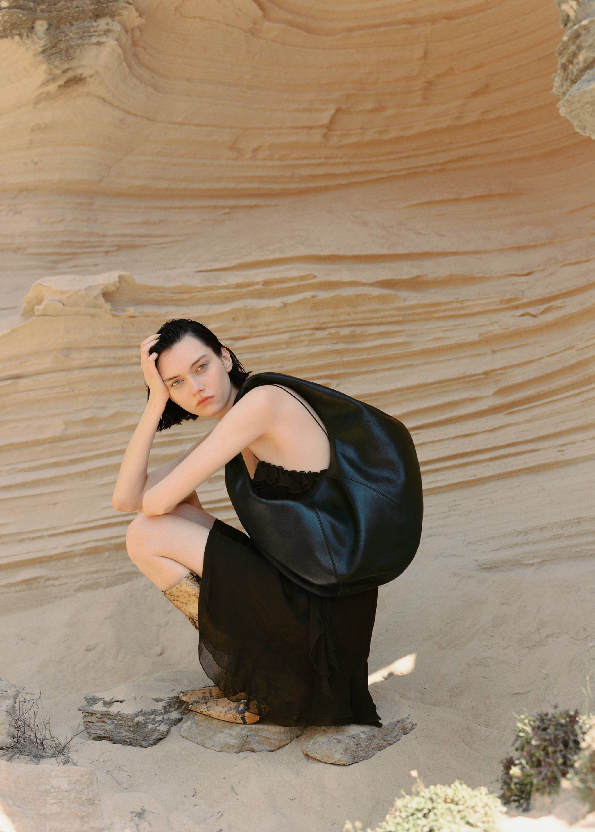 Leather bag with metallic detail - Details of the article 9