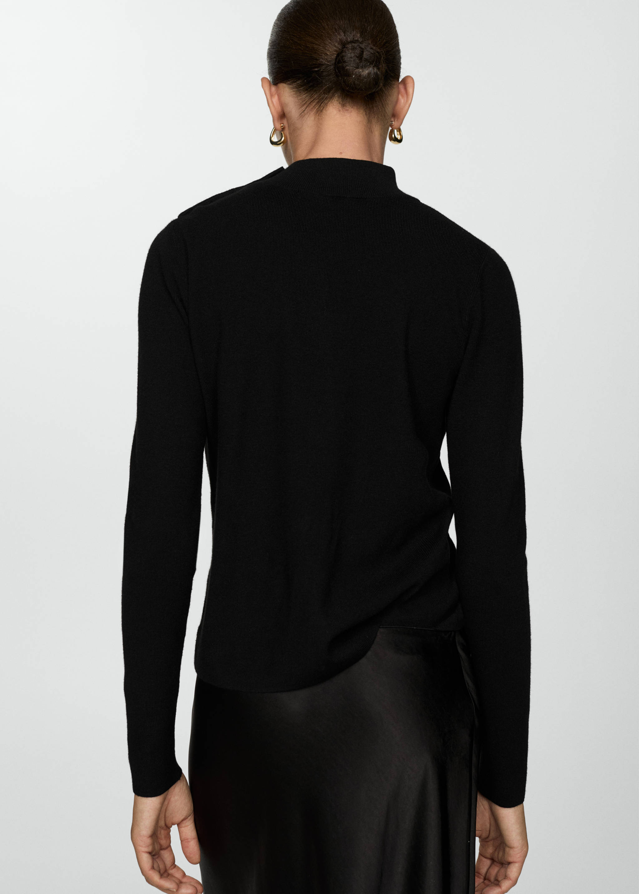 Sweater with shoulder buttons - Reverse of the article