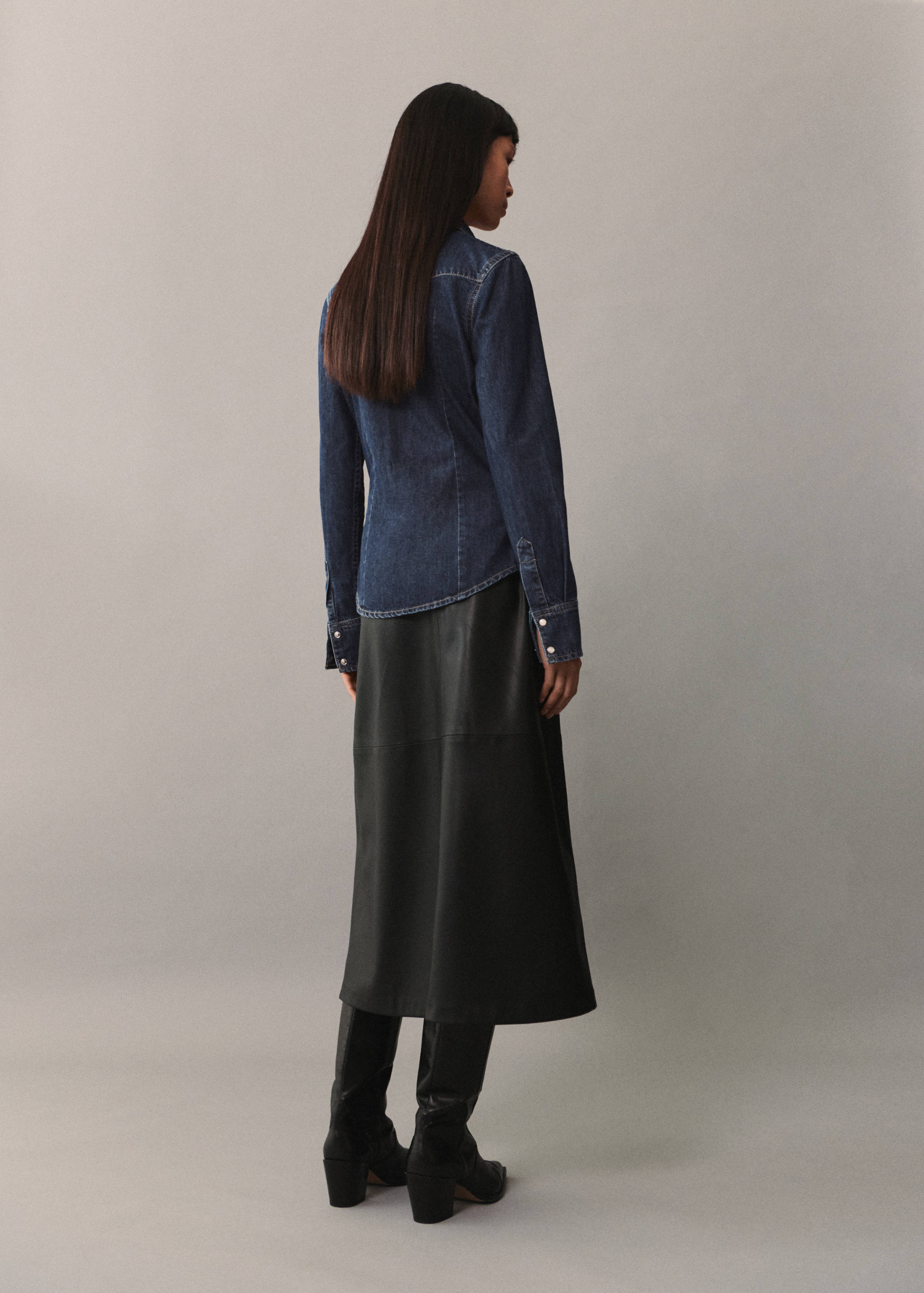 Рубашка из денима с карманами - Обратная сторона изделия