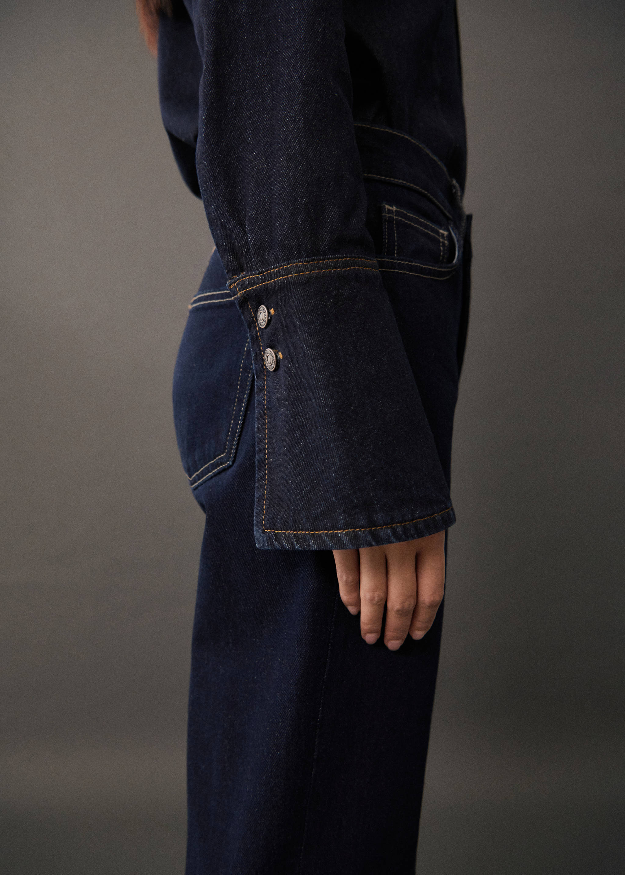 Denim shirt with seams - Details of the article 6
