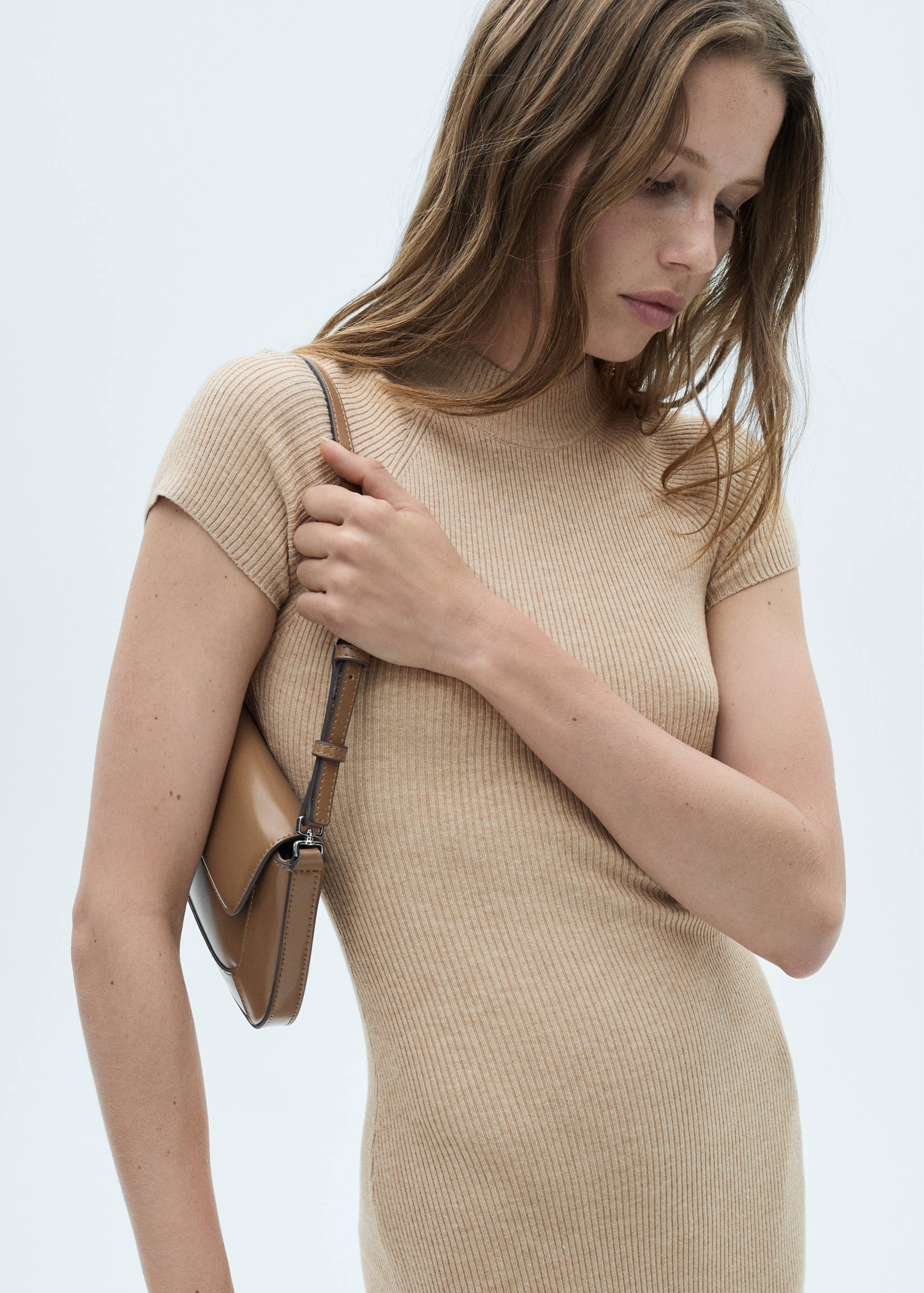 Robe maille côtelée col montant - Plan moyen