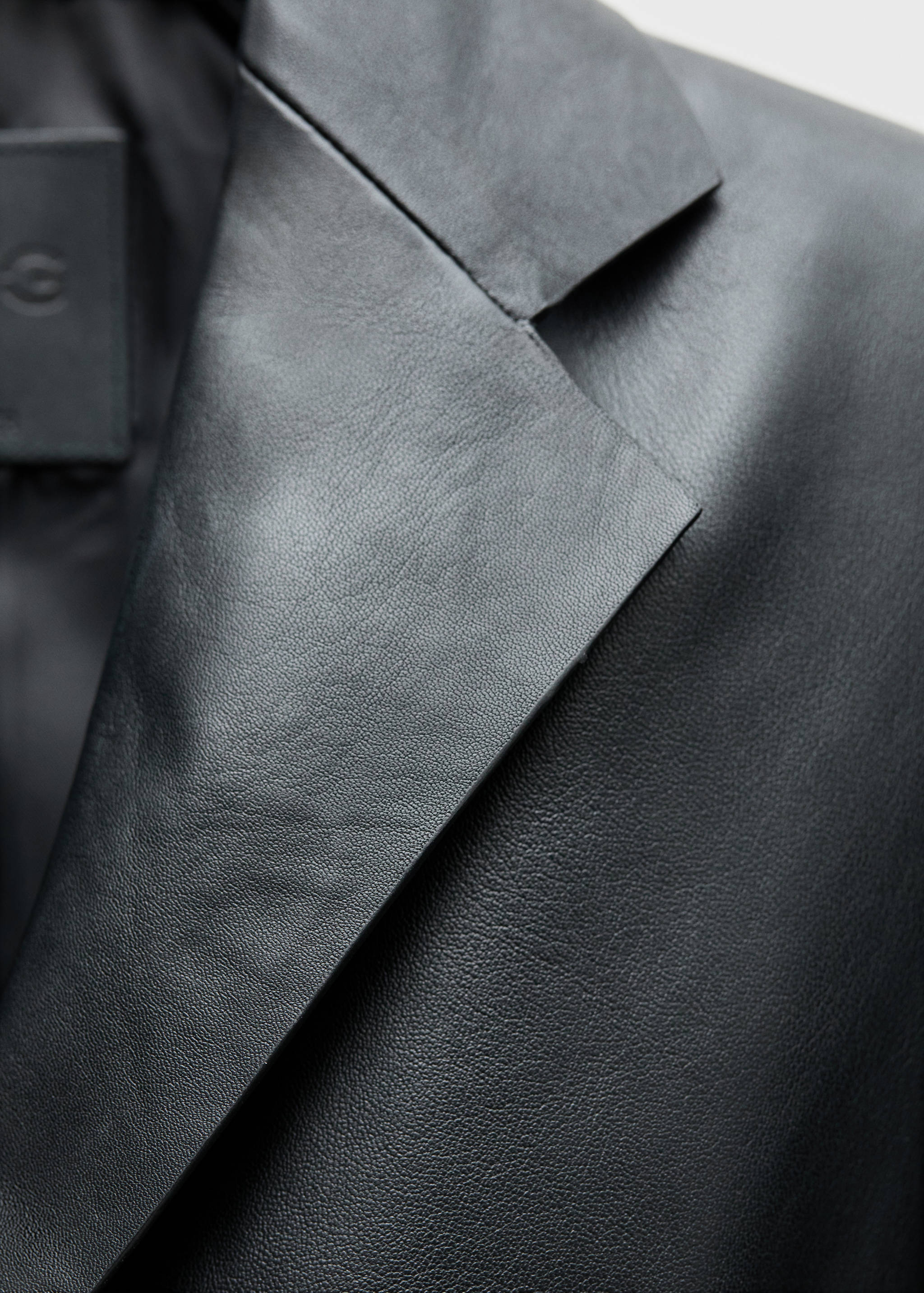 Cropped leather jacket - Details of the article 8