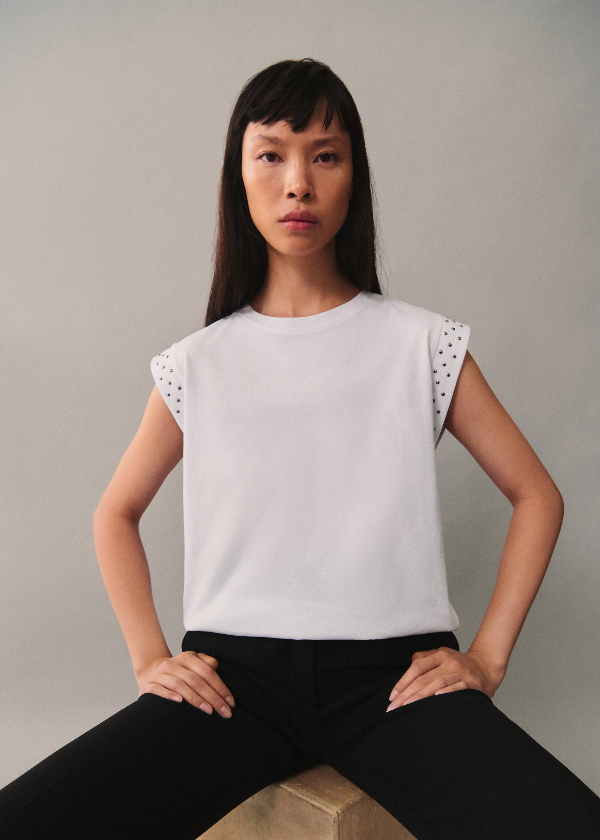 T-shirt sans manches clouté - Plan moyen