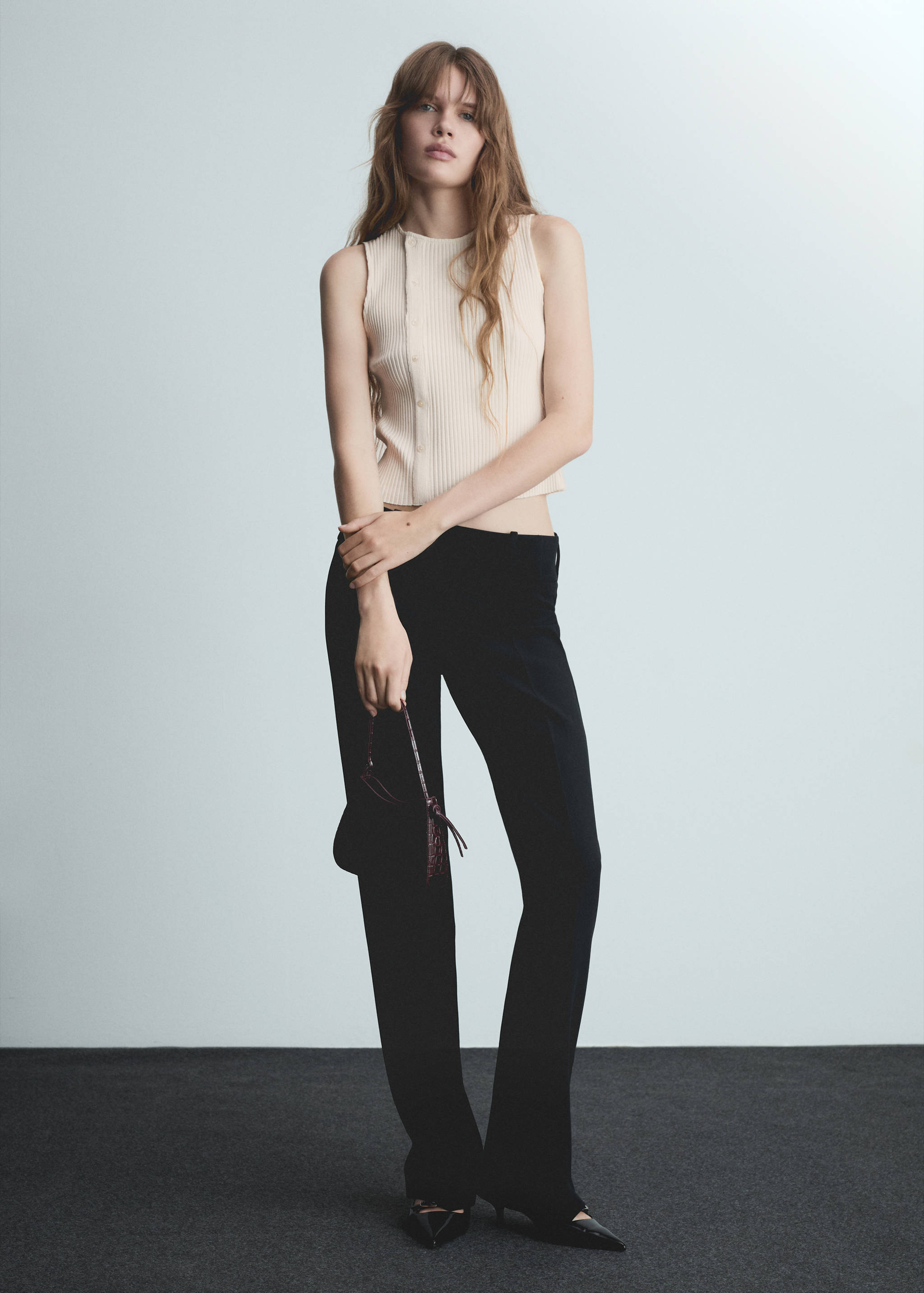 Knitted top with side buttons - General plane